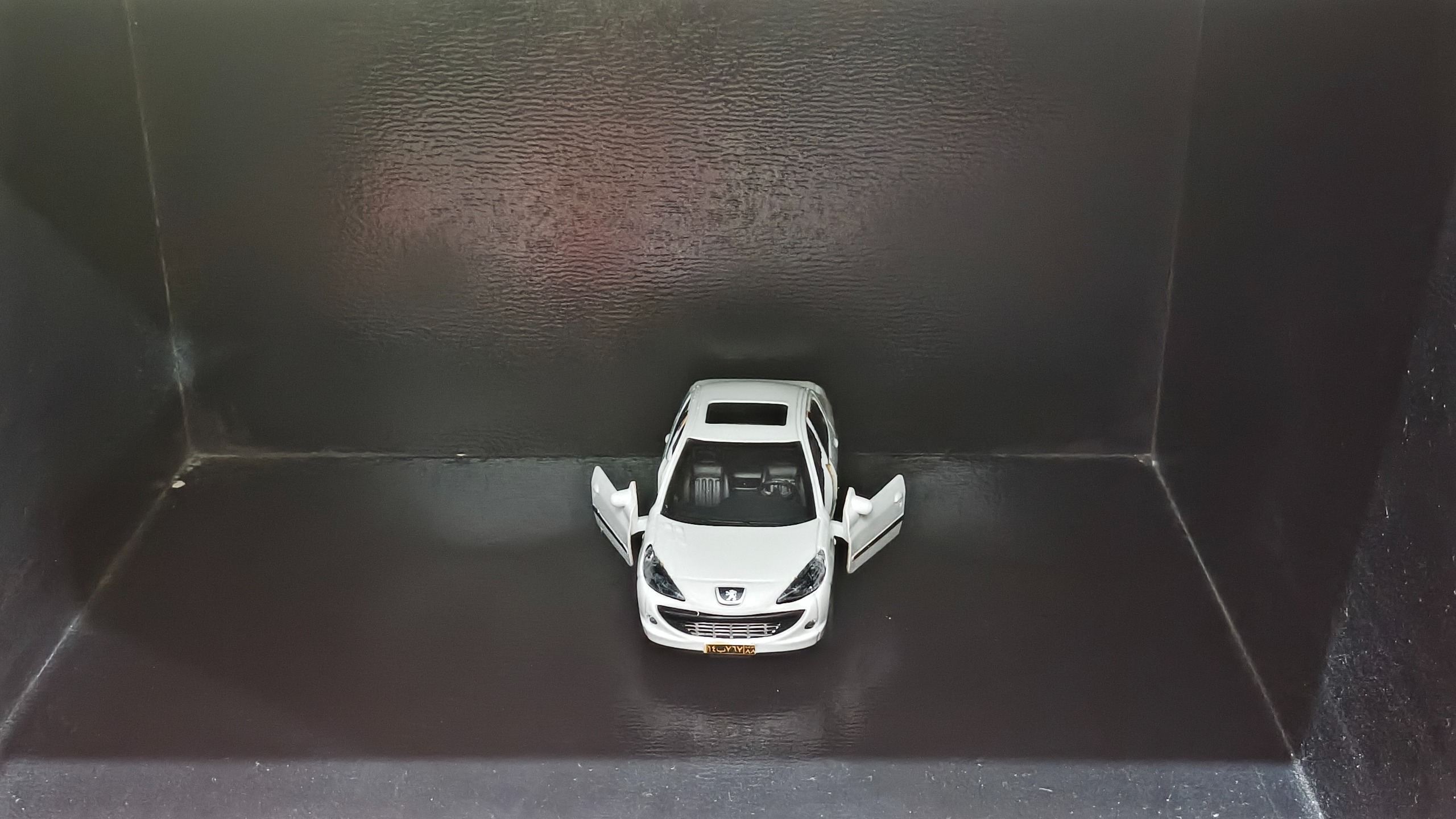 ماکت ماشین فلزی پژو 207 صندوقدار رنگ سفید