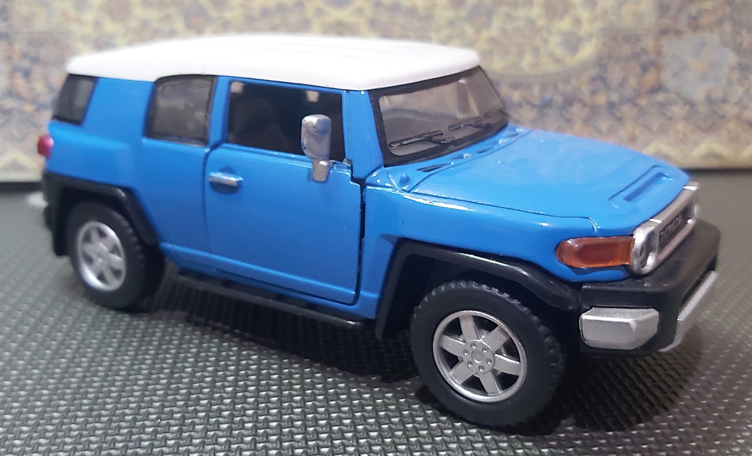 ماکت فلزی تویوتا اف جی کروز