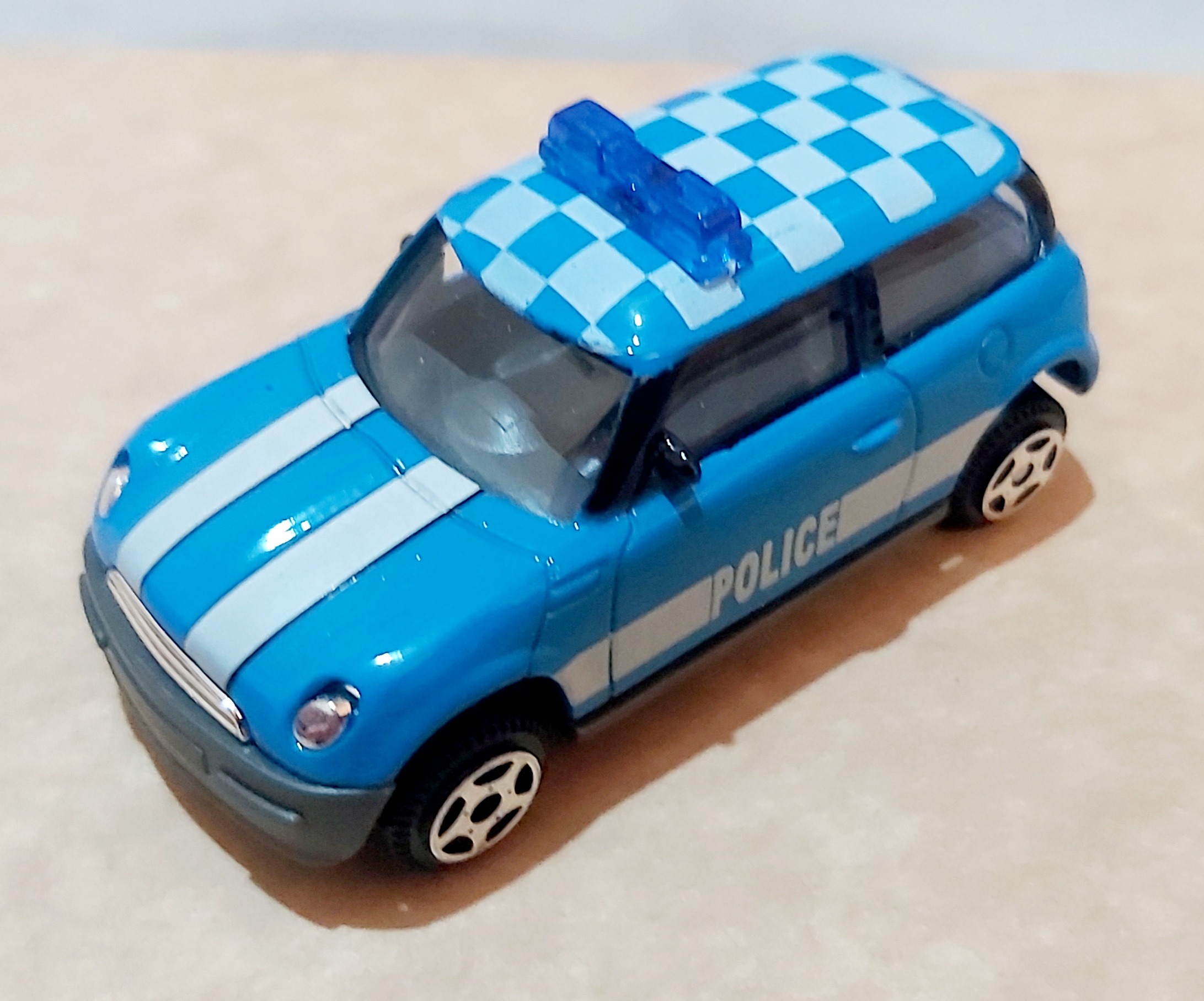 ماکت فلزی مینی پلیس 6الی7سانت