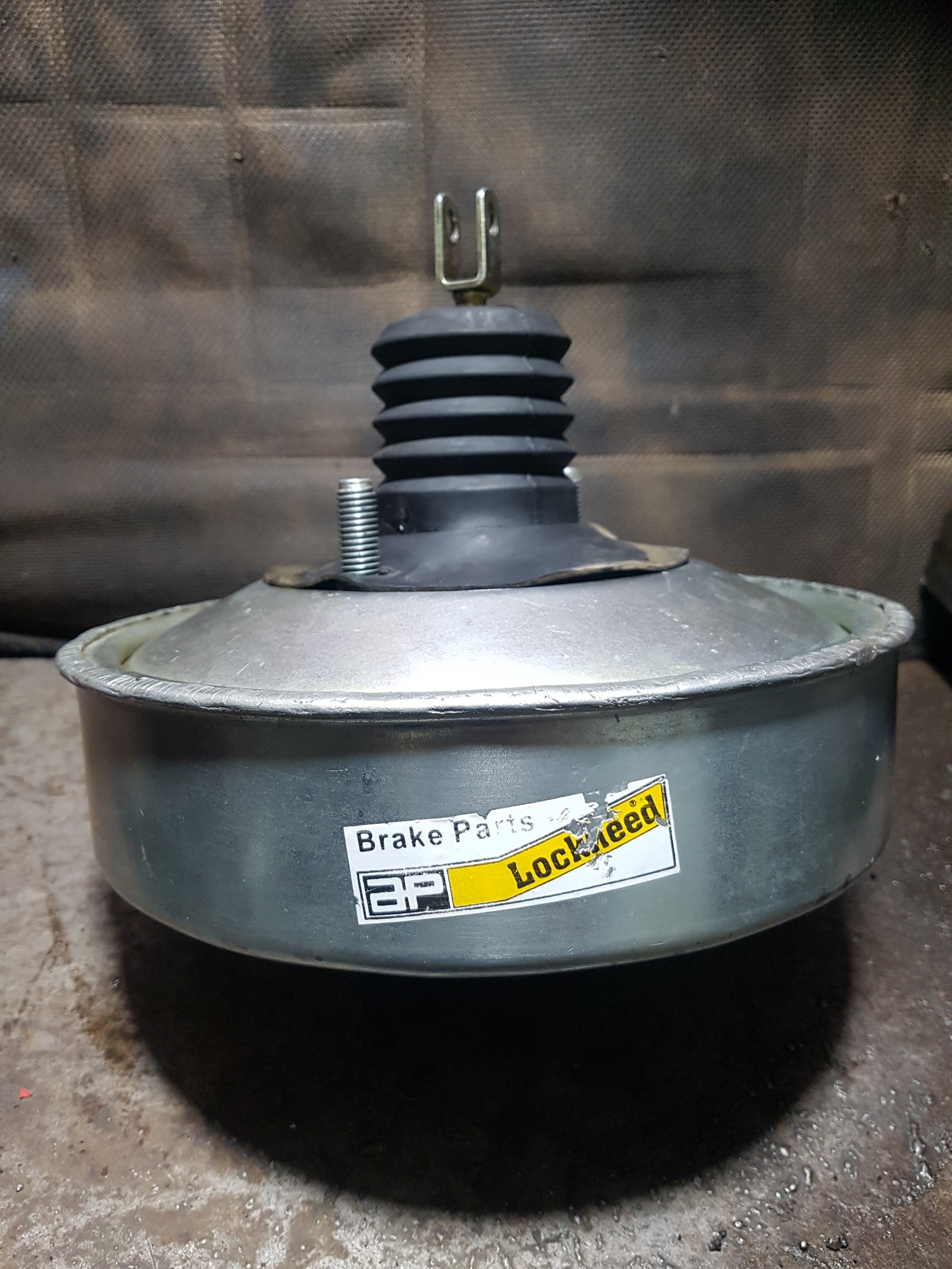 بوستر ترمز پیکانی طلایی