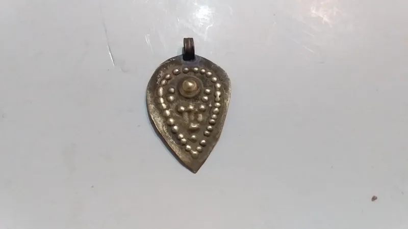 آویز قدیمی پولکی