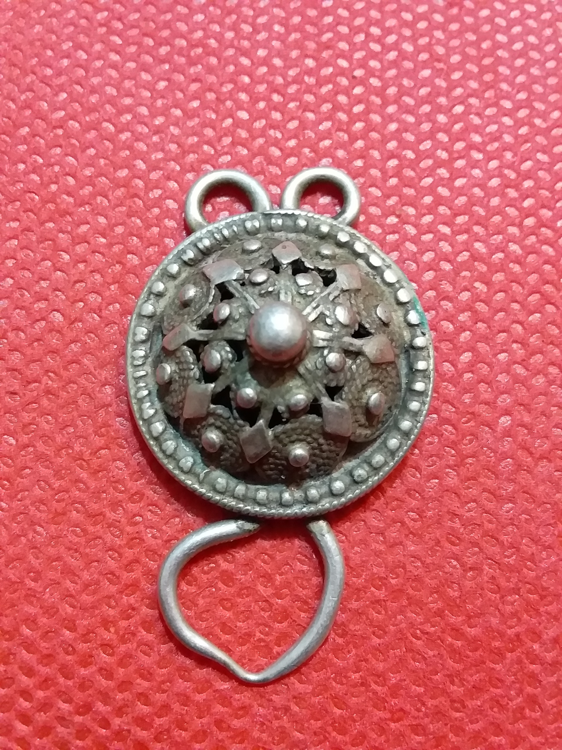 دکمه سلطنتی زیبا و قدیمی