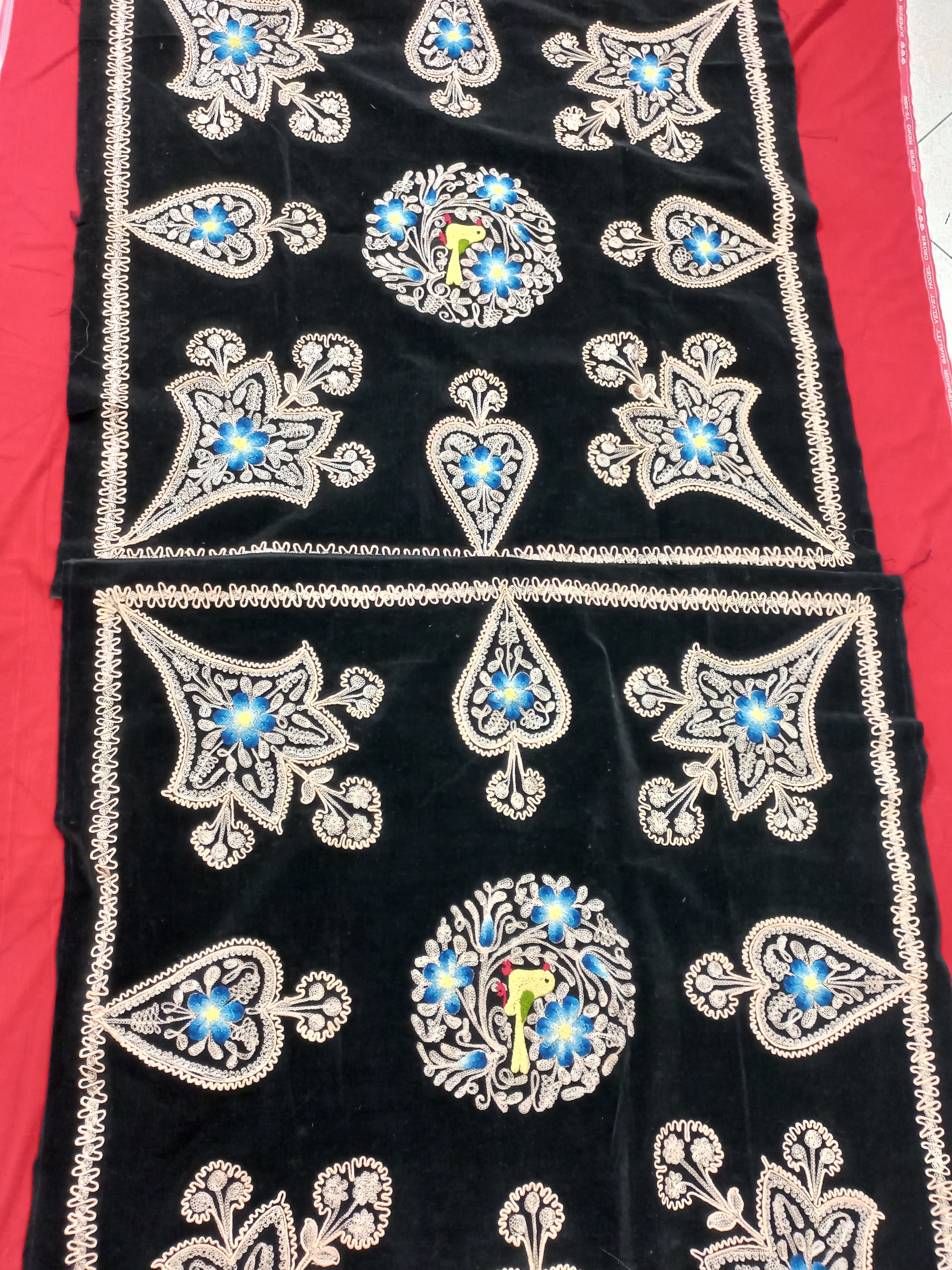 پارچه آنتیک دست دوز