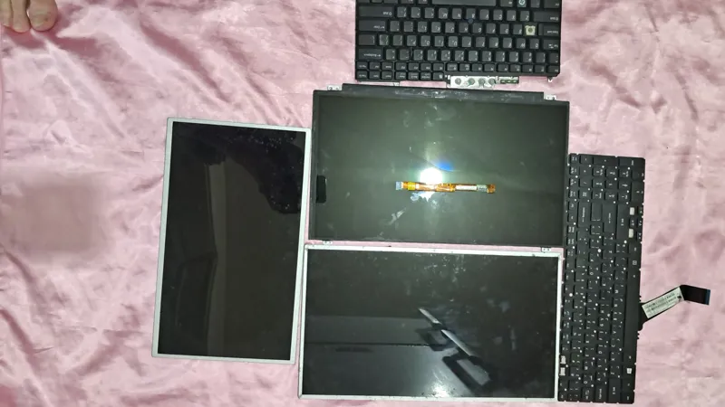 3عدد صفحه نمایش ب همراه اشانتیون