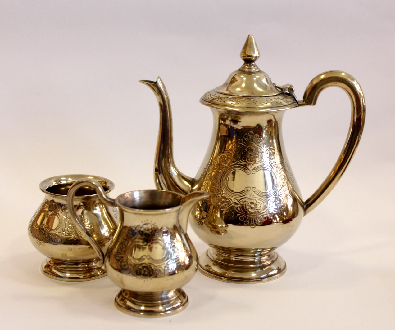 تی ست زیبای انگلیسی سیلور پلیت قلمزده و قدمت دار