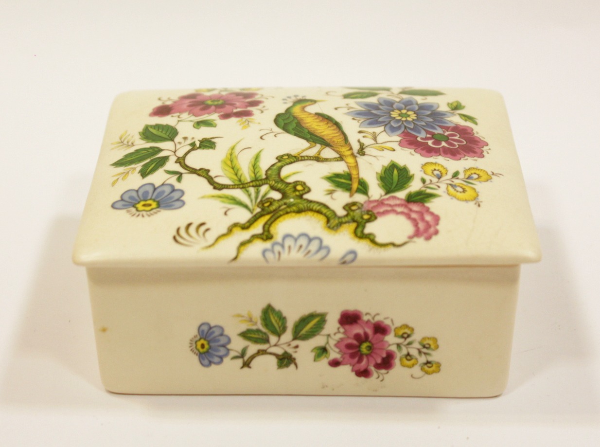 جا جواهری پر نقش انگلیسی سایز بزرگ و قدیمی