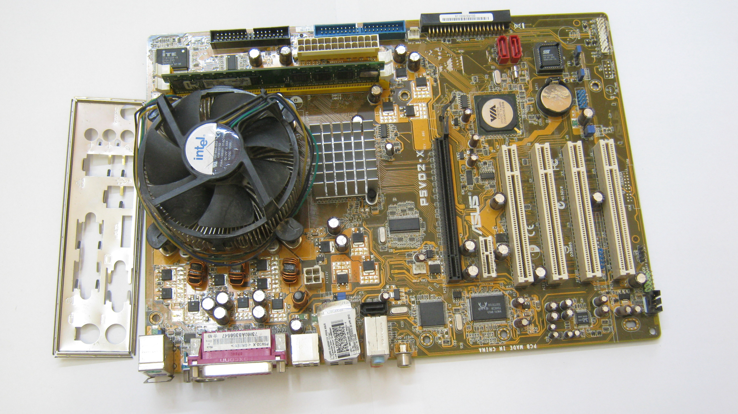 باندل مادربرد فن CPU و پنل پشت ASUS مدل P5VD2-X