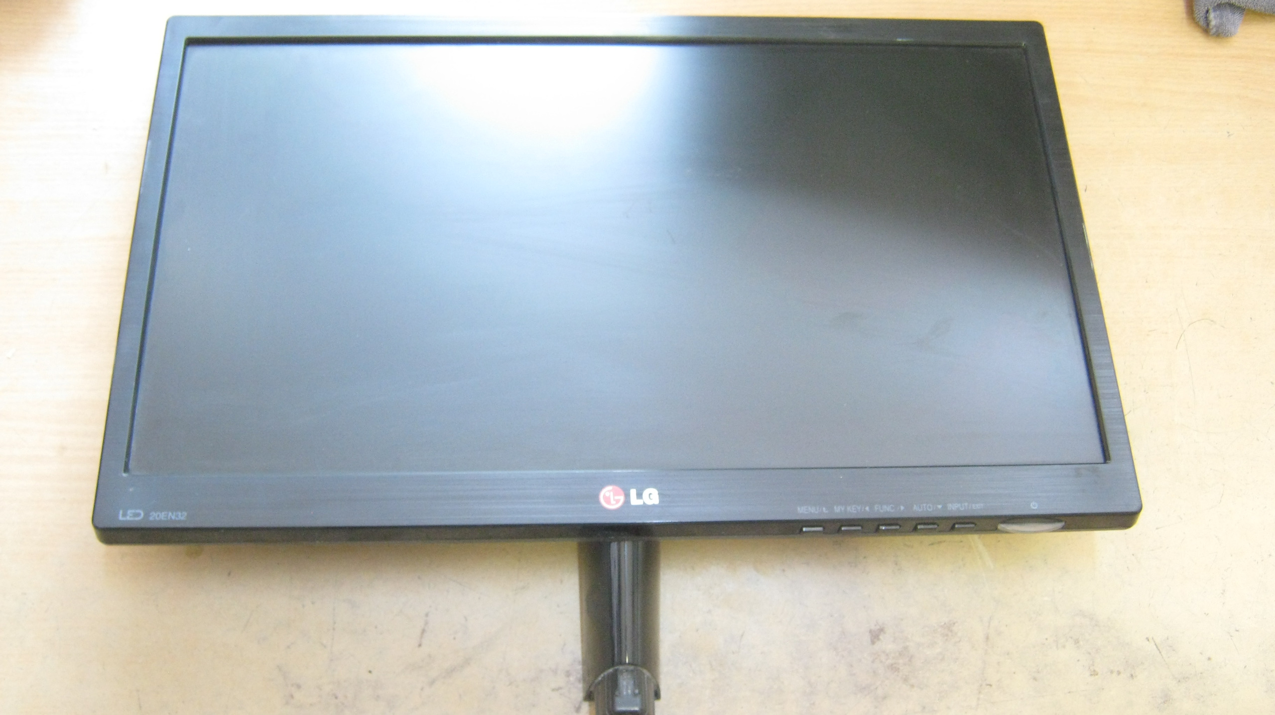 مانیتور LG مدل 20EN32S