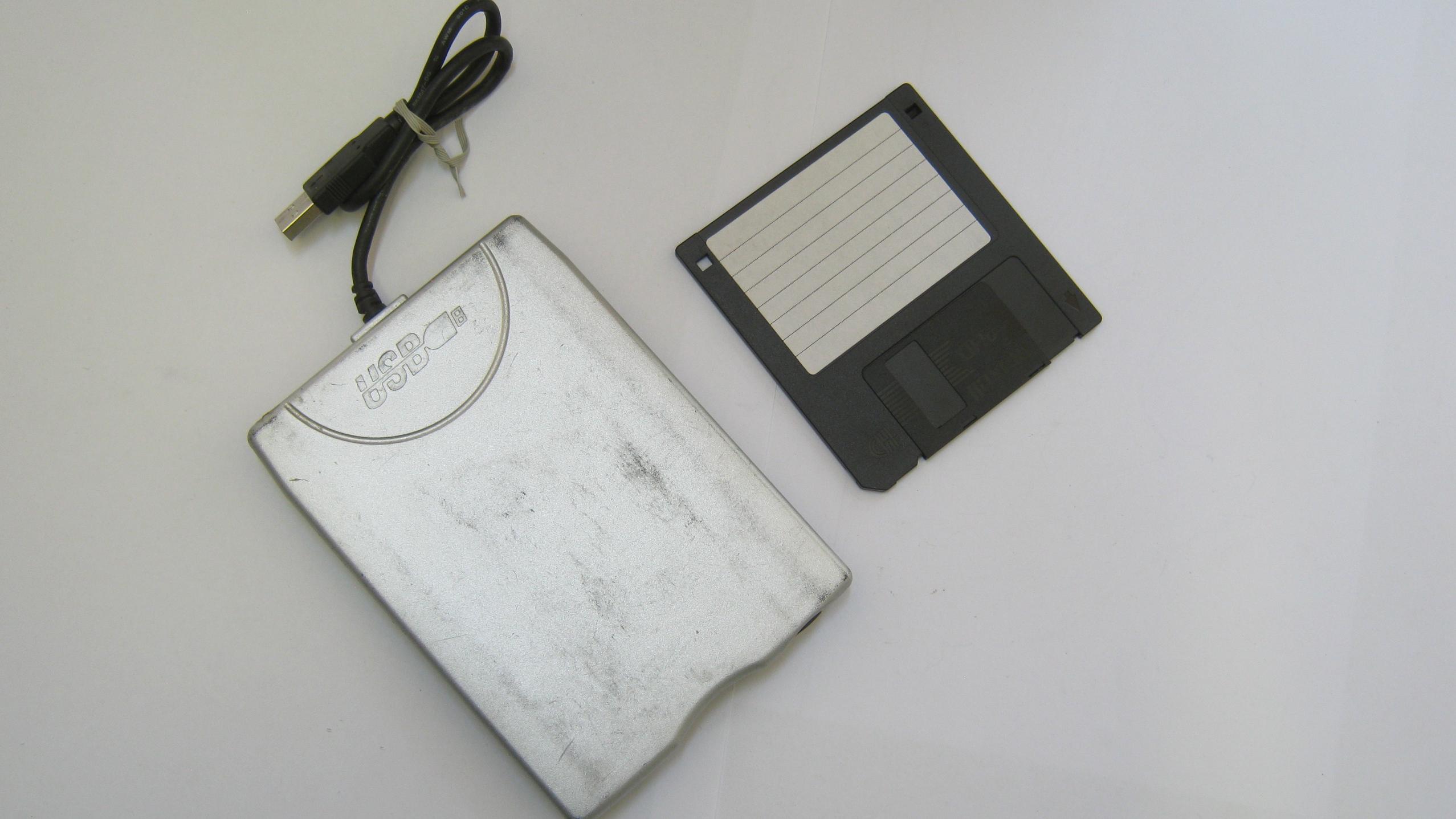 فلاپی درایو اکسترنال قدیمی MITSUMI