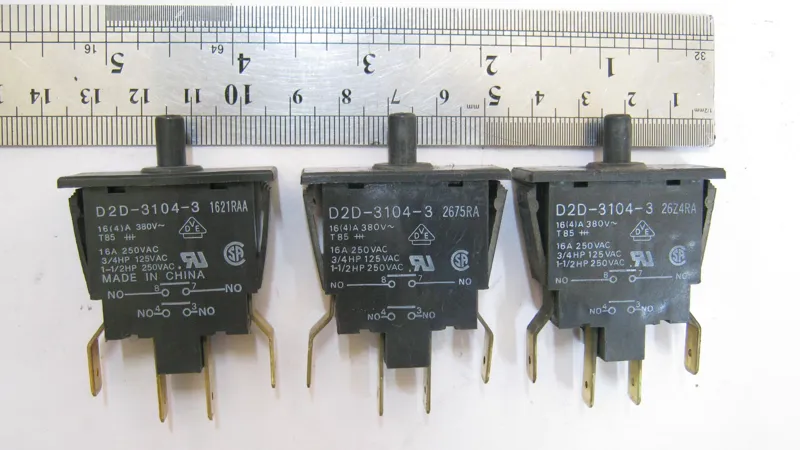 3 عدد میکرو سوئیچ اصلی omRon