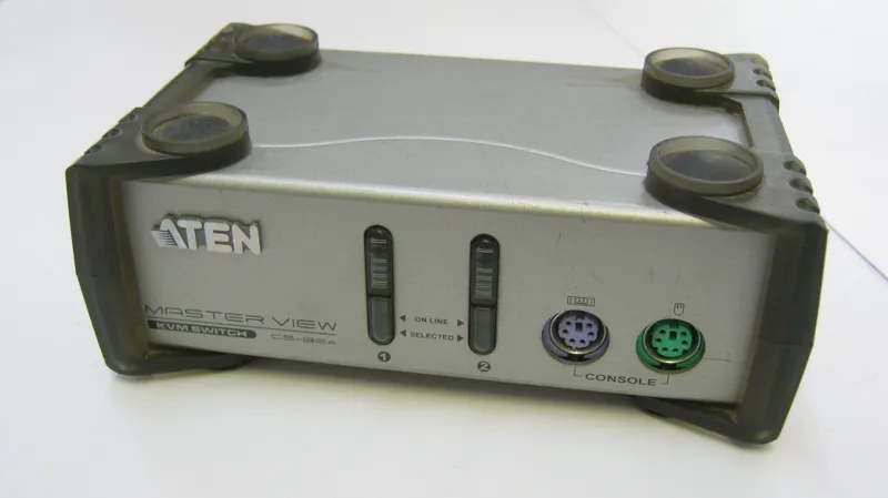 سوییچ KVM دو پورت PS/2 آتن مدل CS-82A