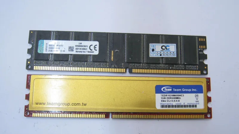 یک جفت رم کمیاب DDR1 ظرفیت 1 گیگ