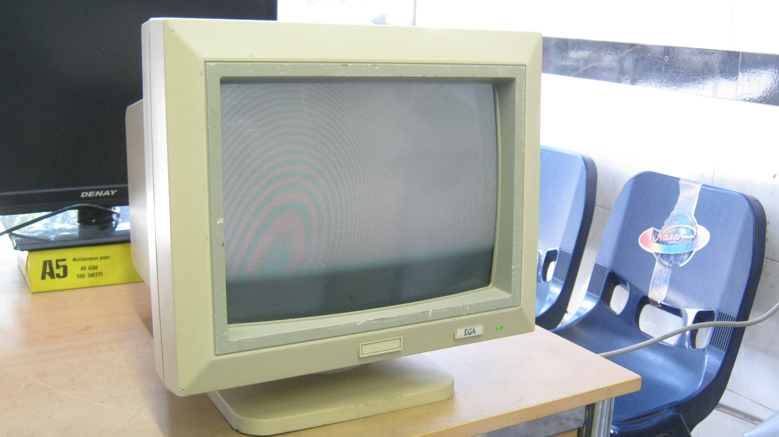 مانیتور قدیمی آنتیک سوکت 9 پین کمیاب