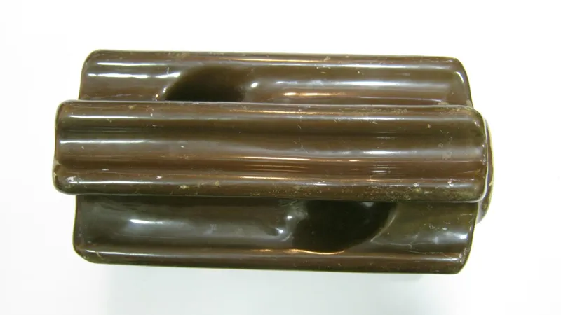 مقره سرامیکی قدیمی برق بسیار بزرگ محصول 1979