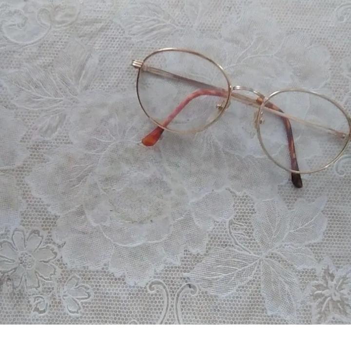  فرم عینک زنانه کرد