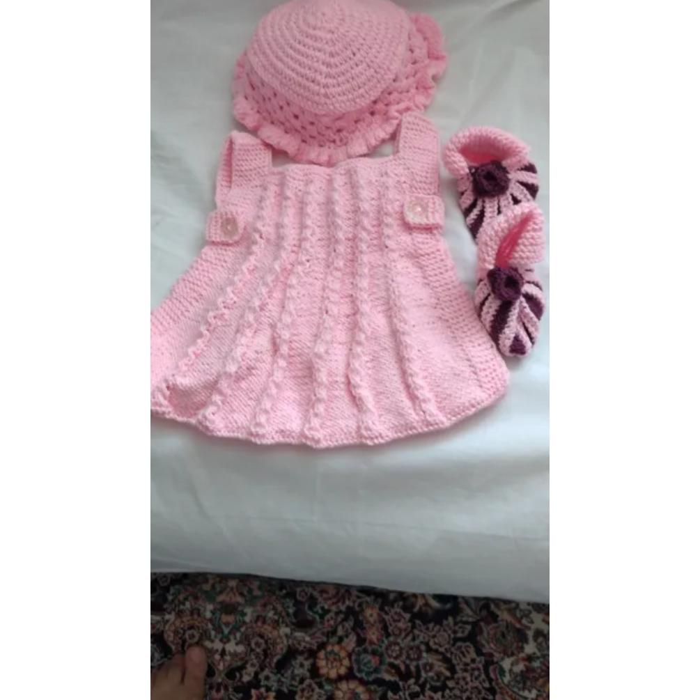 لباس نوزاد  شامل پیراهن و کلاه وپاپوش