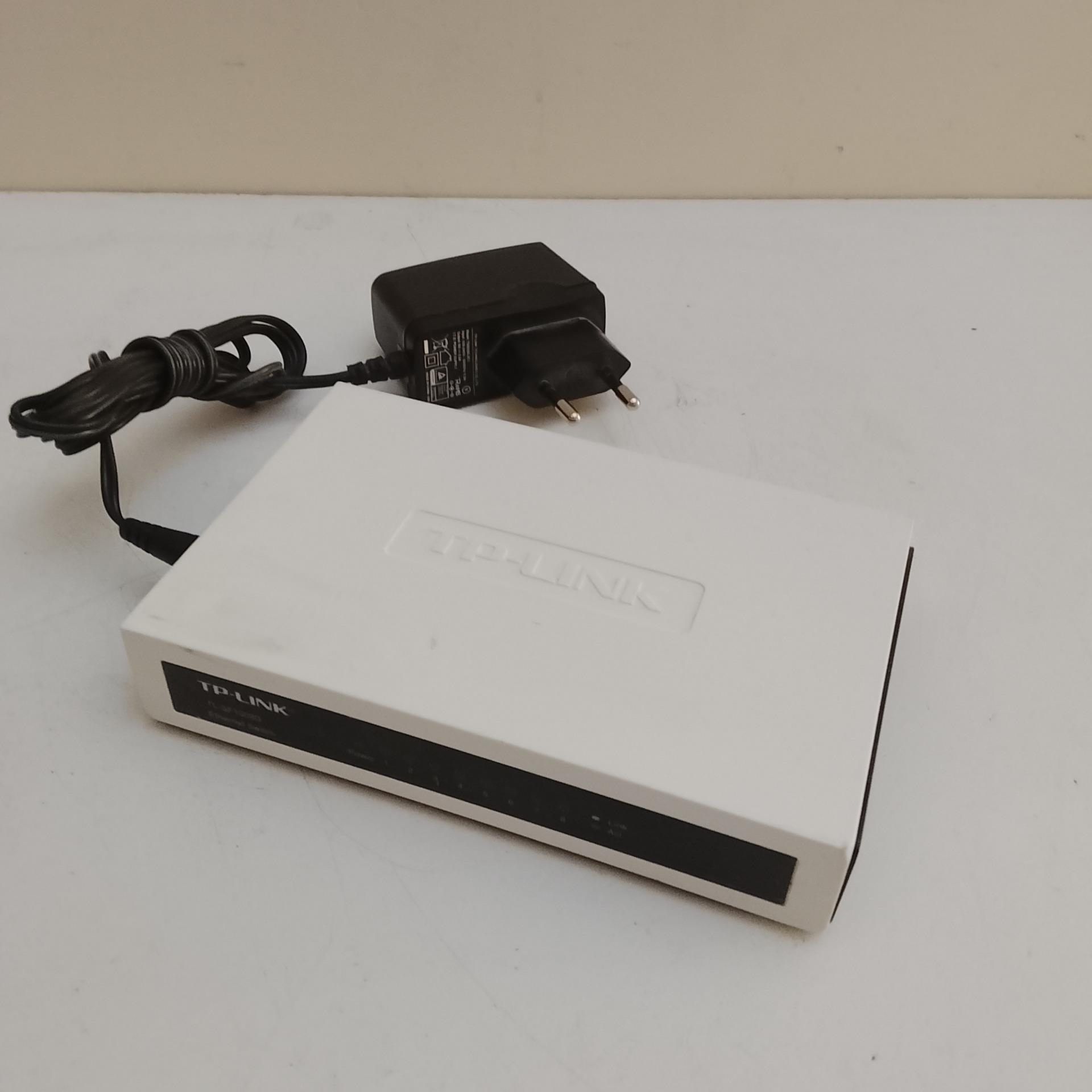 سوییچ شبکه 8 پورت TPLINK TL-SF1008D سالم
