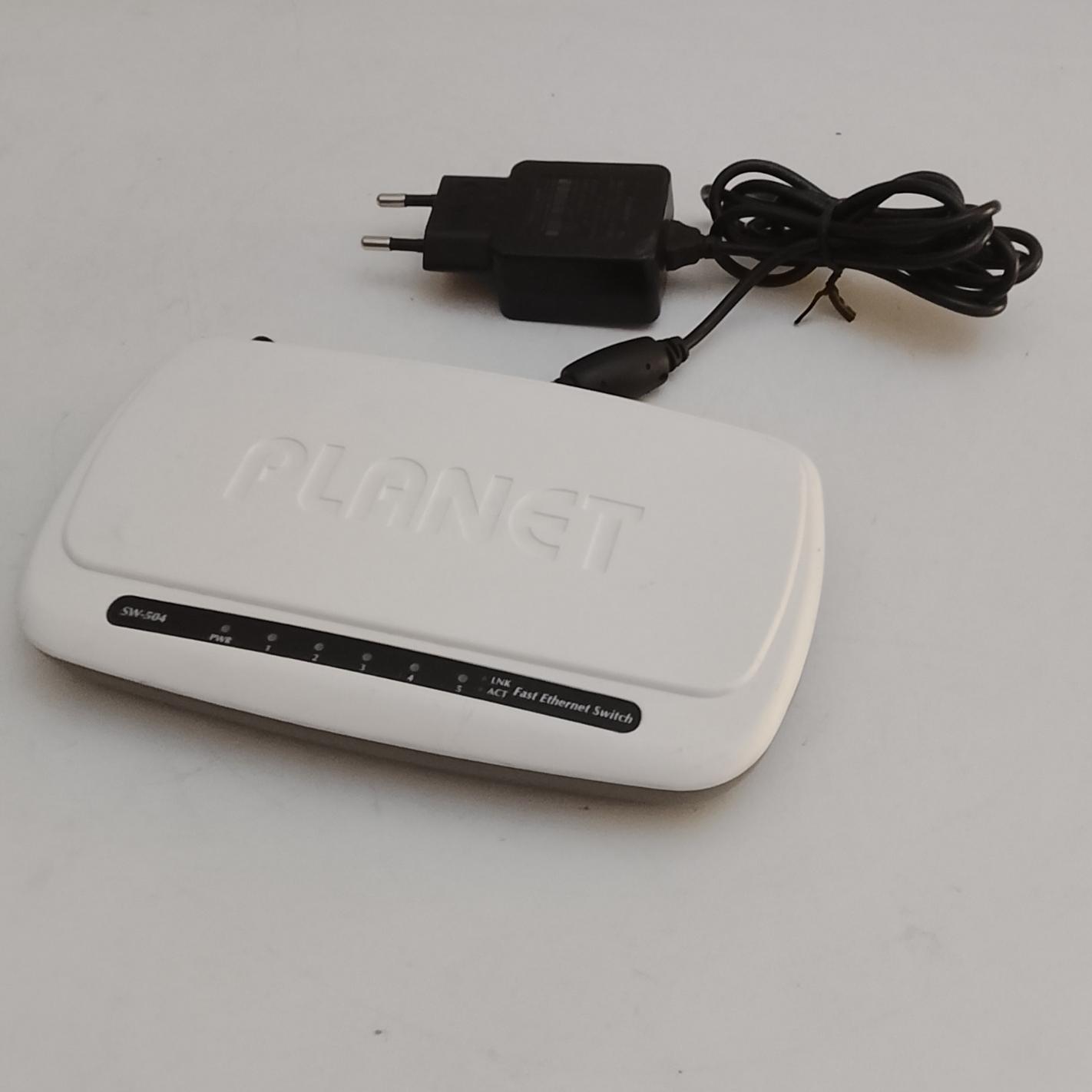 سوییچ شبکه 5 پورت PLANET SW 504 سالم