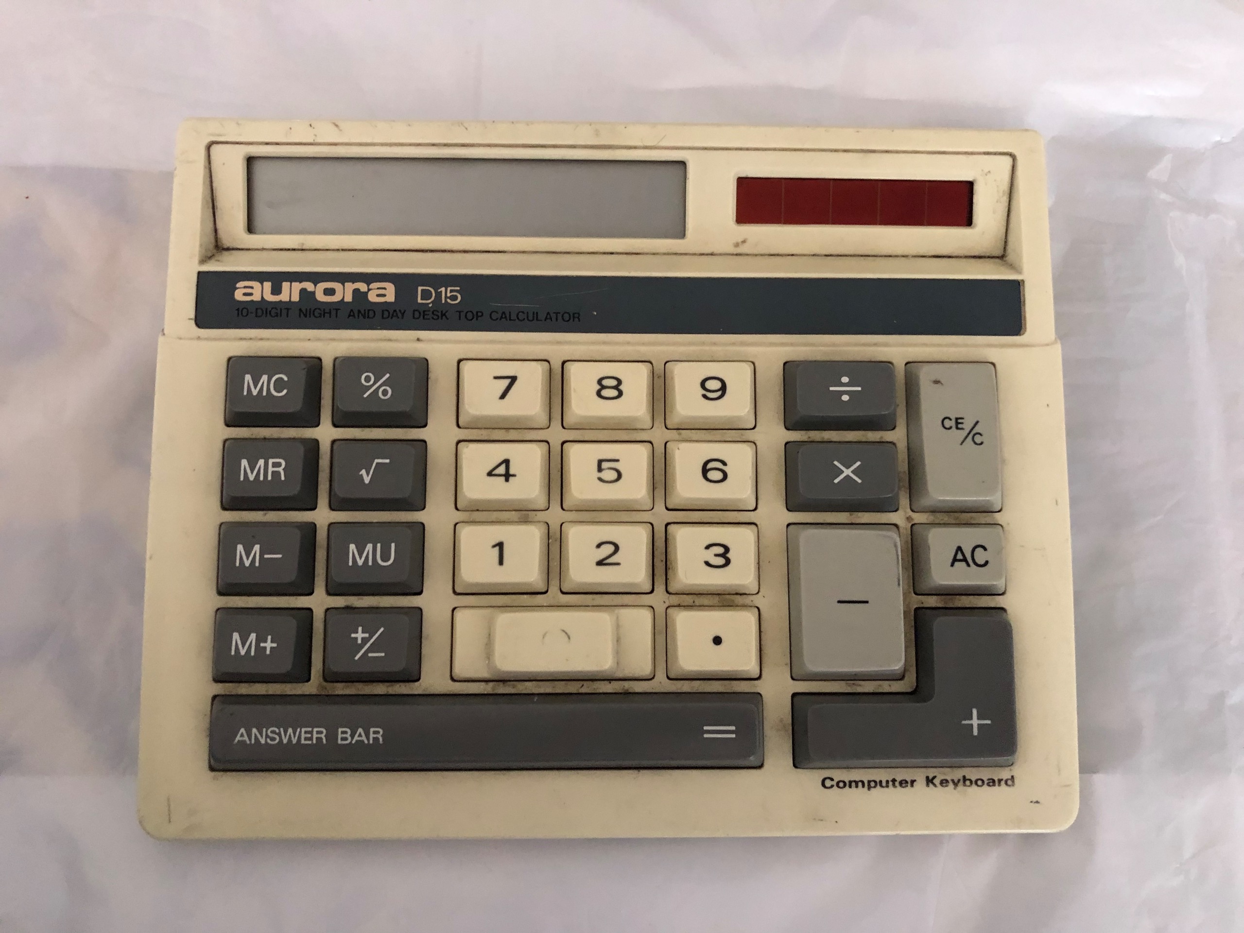 ماشین حساب aurora D15 ساخت تایوان