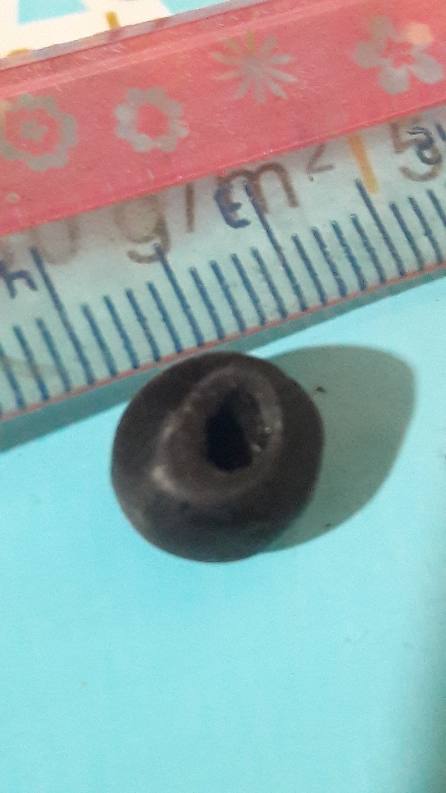 مهره قدیم ساروج خاگستری