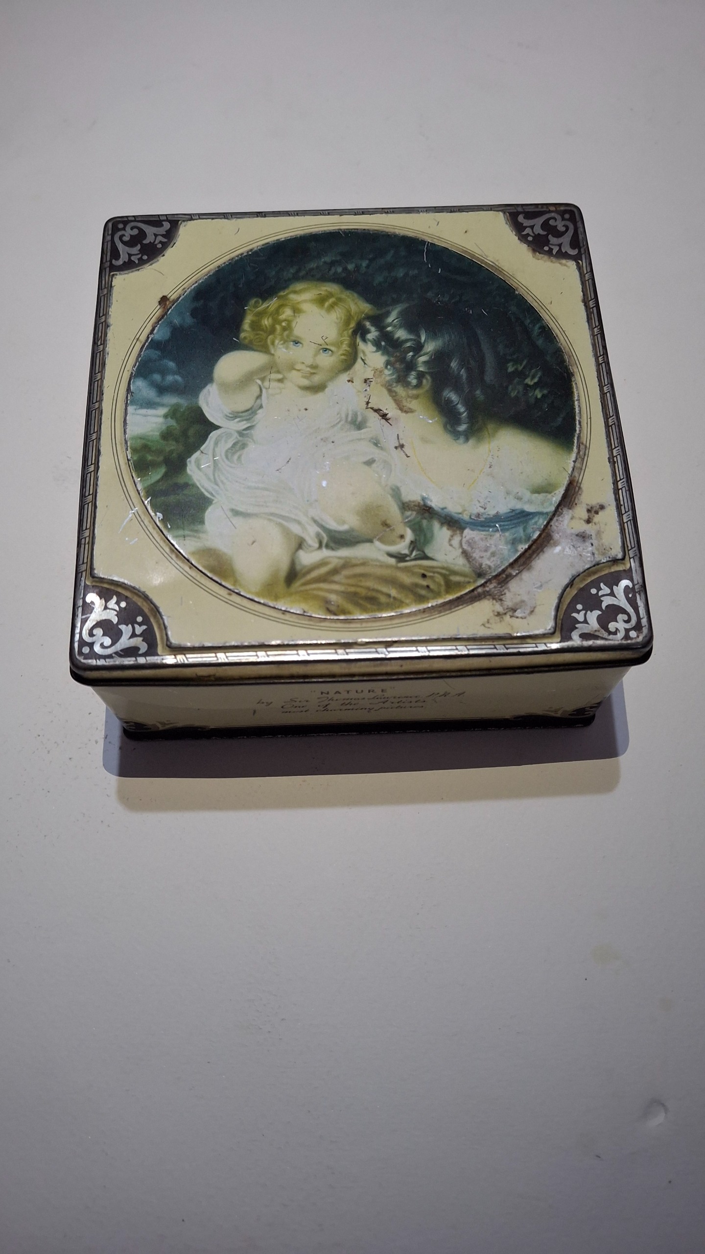 قوطی قدیمی انگلیسی