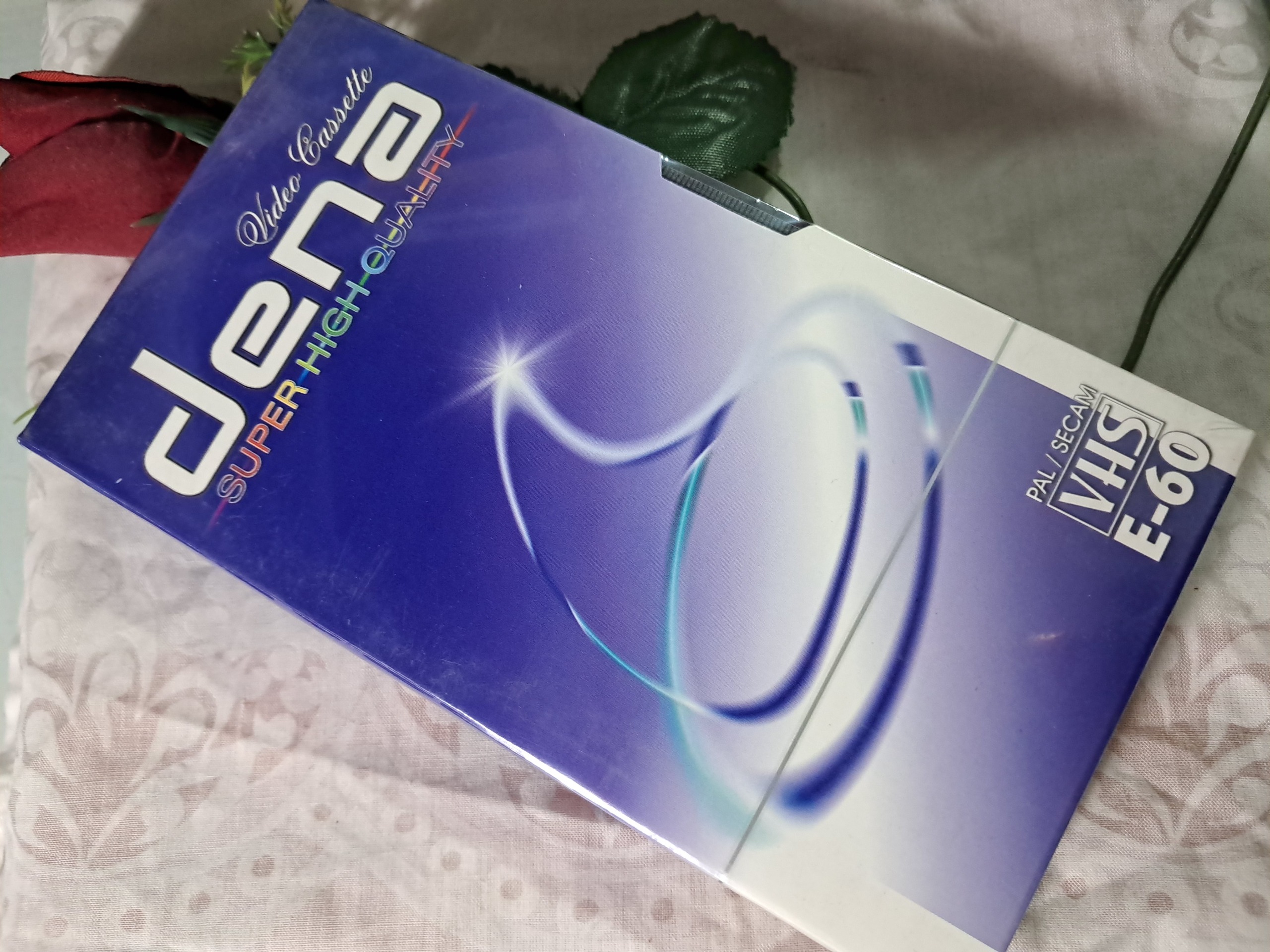 فیلم خام VHS دنا E60 نوار نقره ای