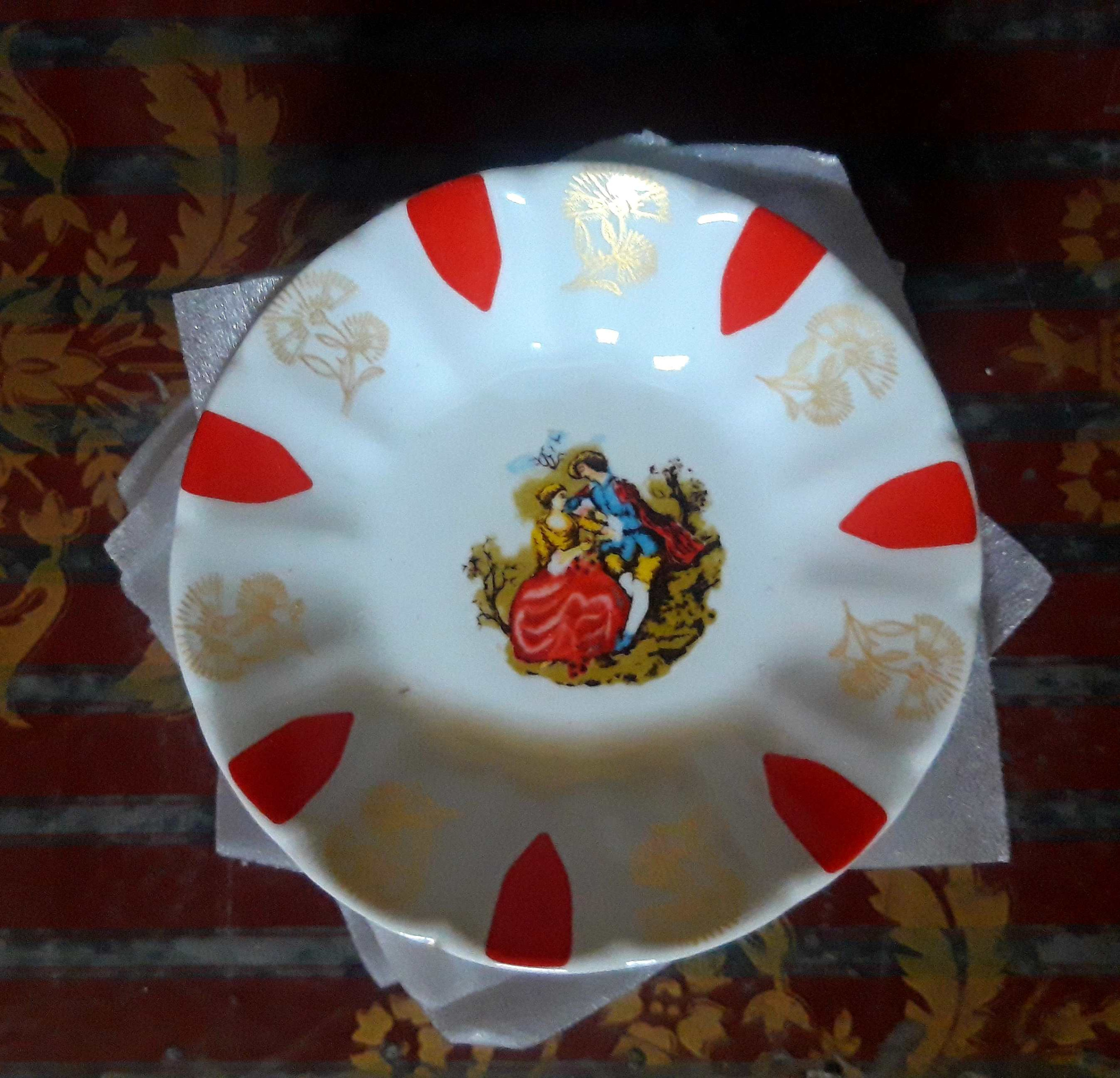 نعلبکی انگشتی طرح دهه شصتی