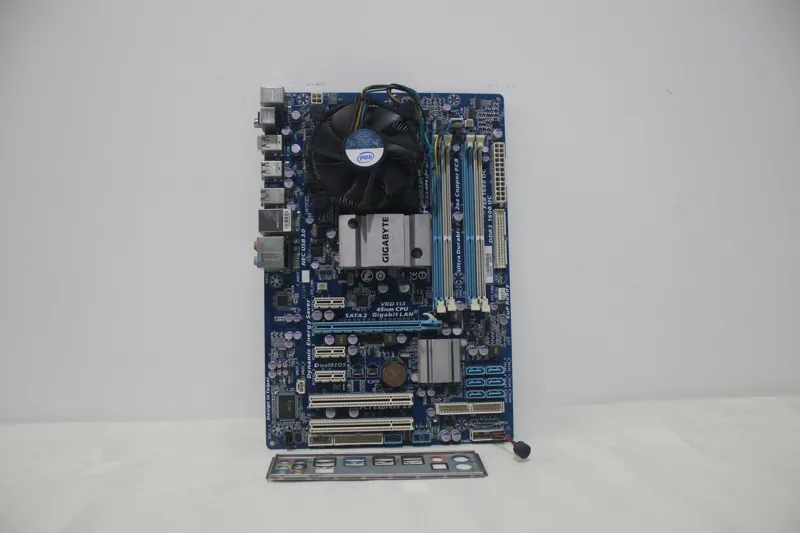 باندل گیگابایت EP43T-USB3 بهمراه E5300 کدCode42