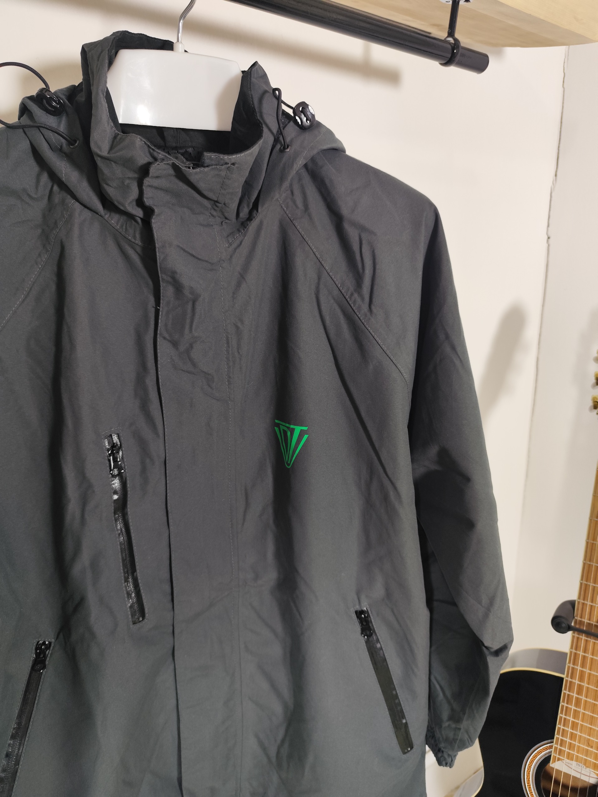 کاپشن بادگیر کد 101