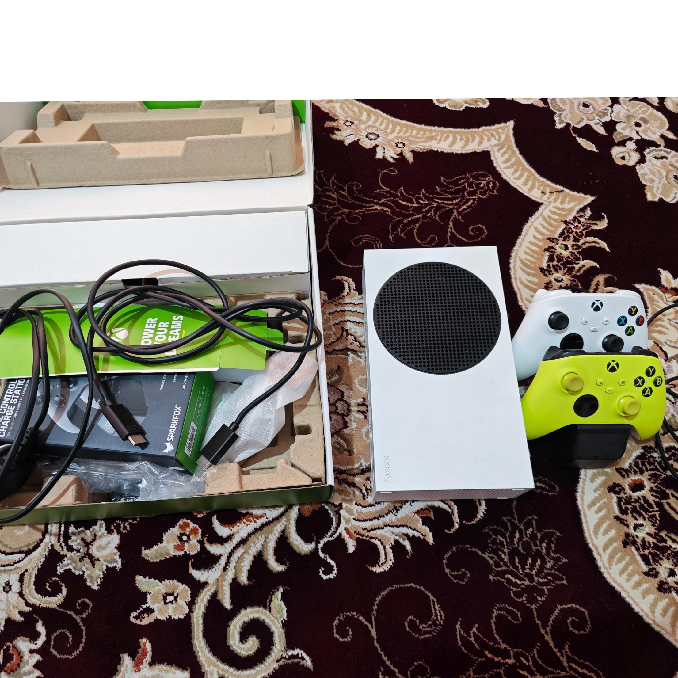 Xbox series s دو دسته