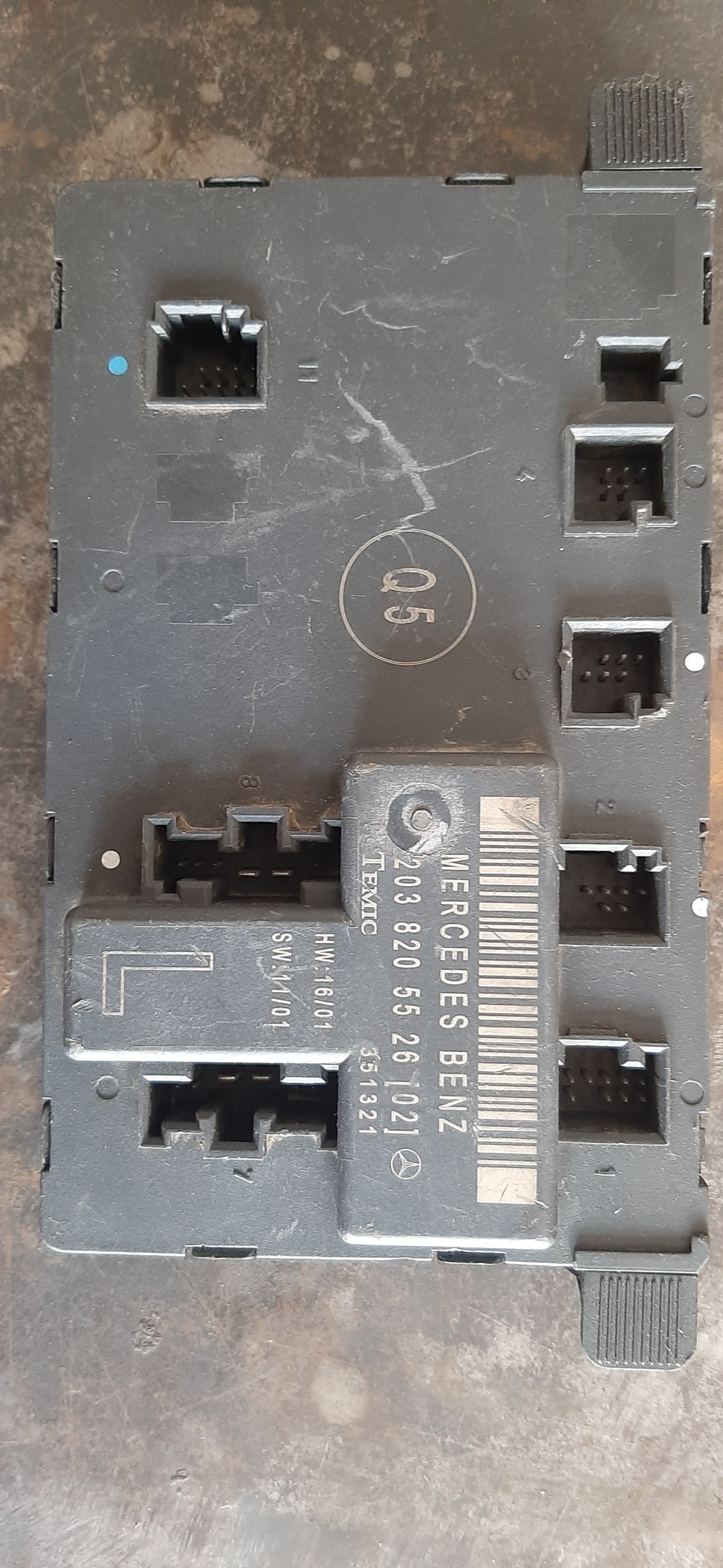 یونیت کنترل درب جلو چپ بنز C کلاس
