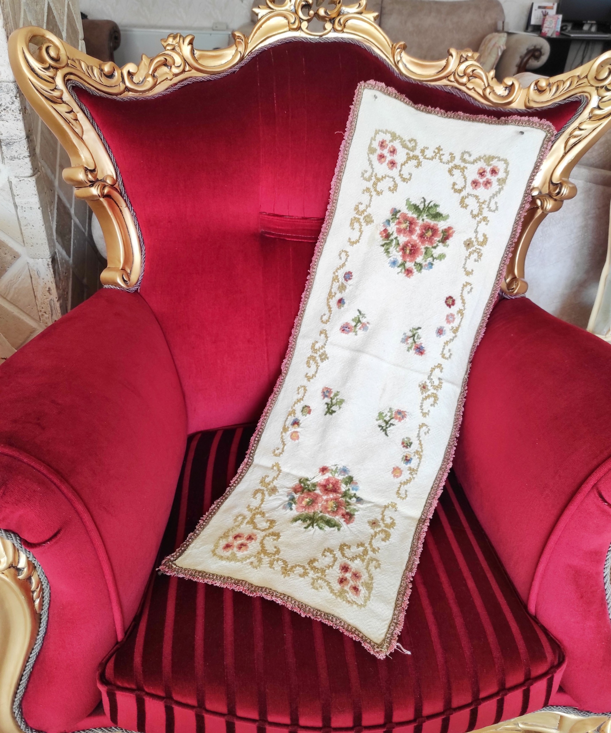 رانر زیبای گلدوزی پشمی