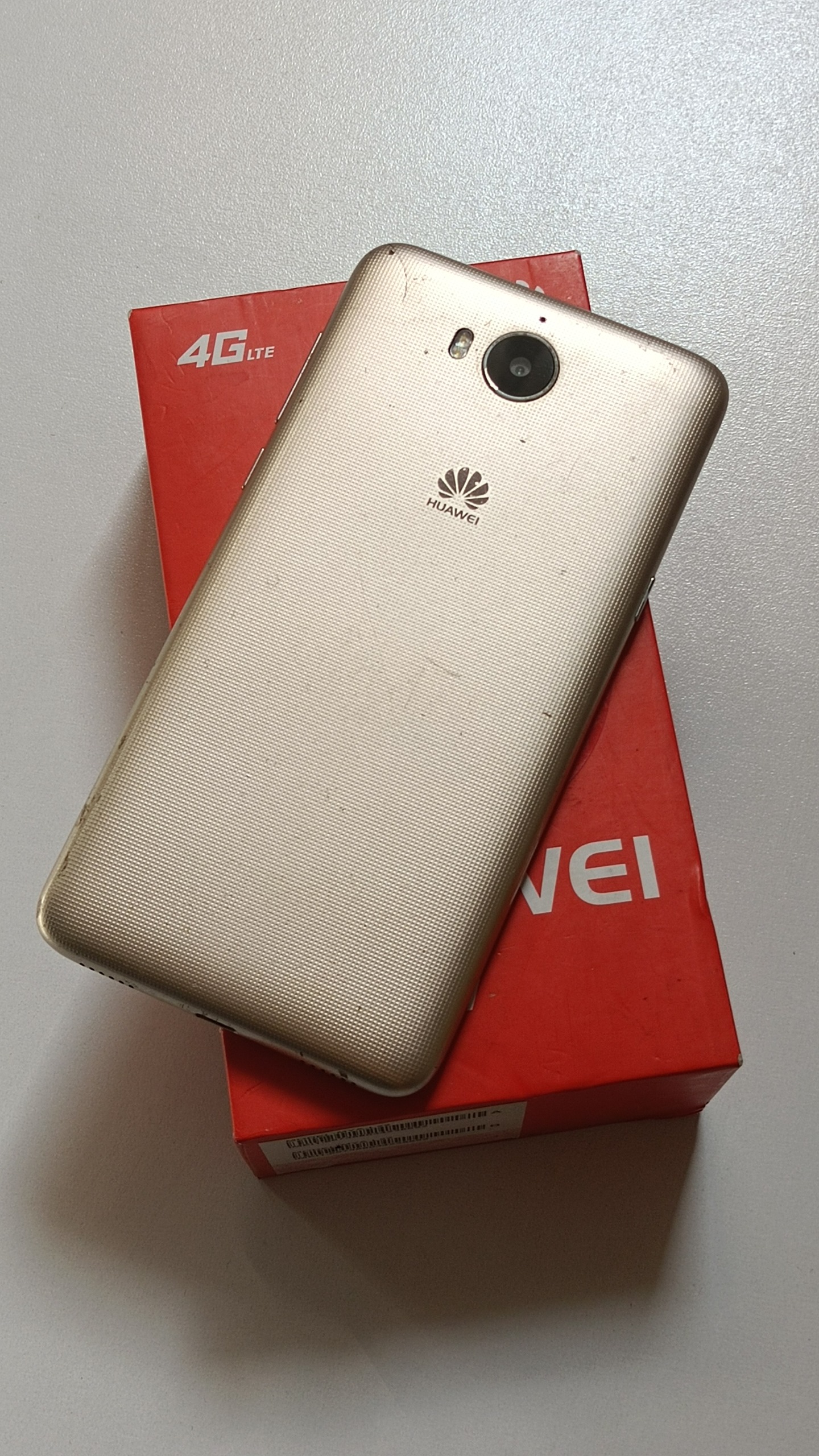 دو عدد گوشی هوآوی nova plus و y6 2015