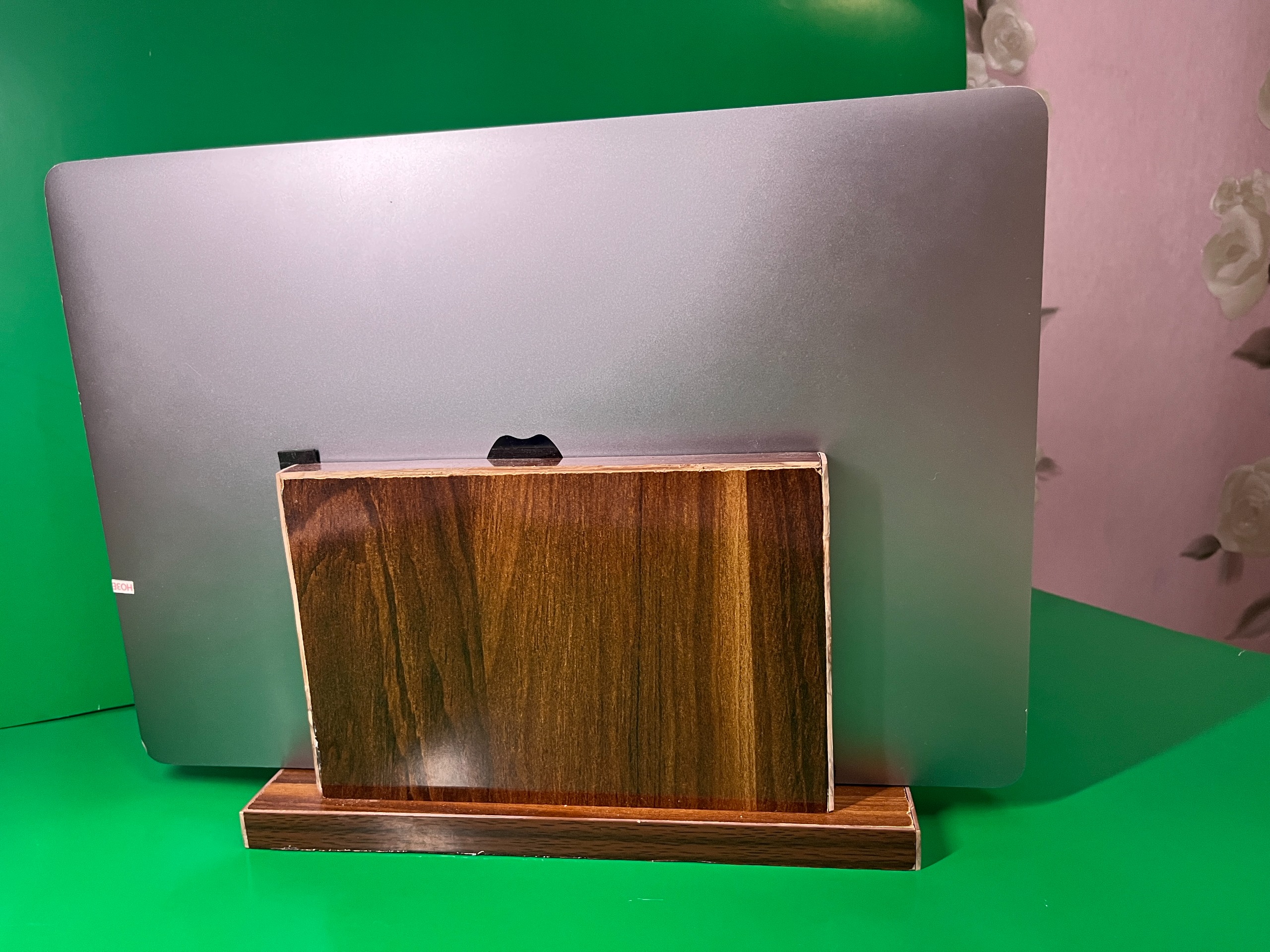 استند عمودی لپتاپ MDF  طراحی شیک و مقاوم