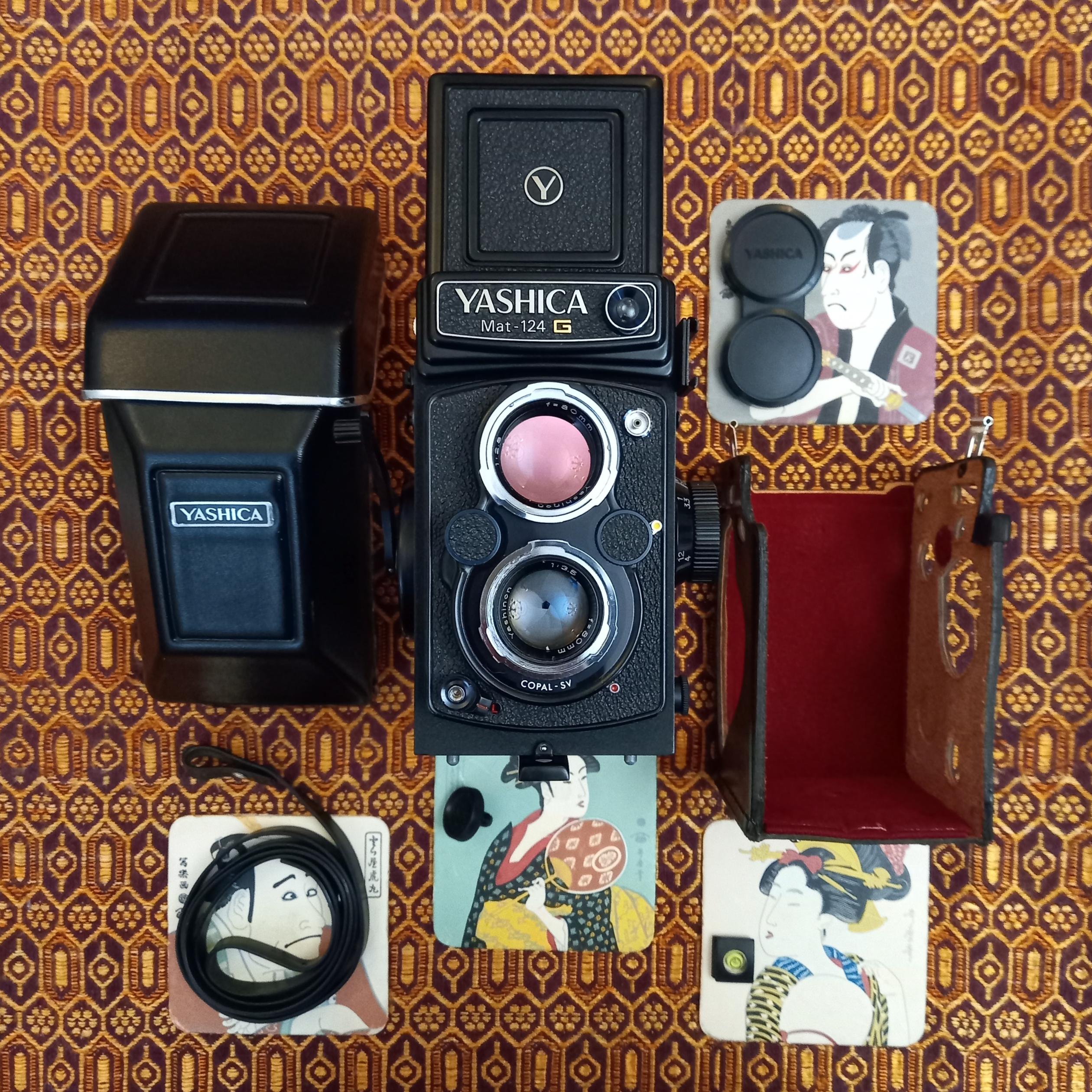 Yashica Mat 124G