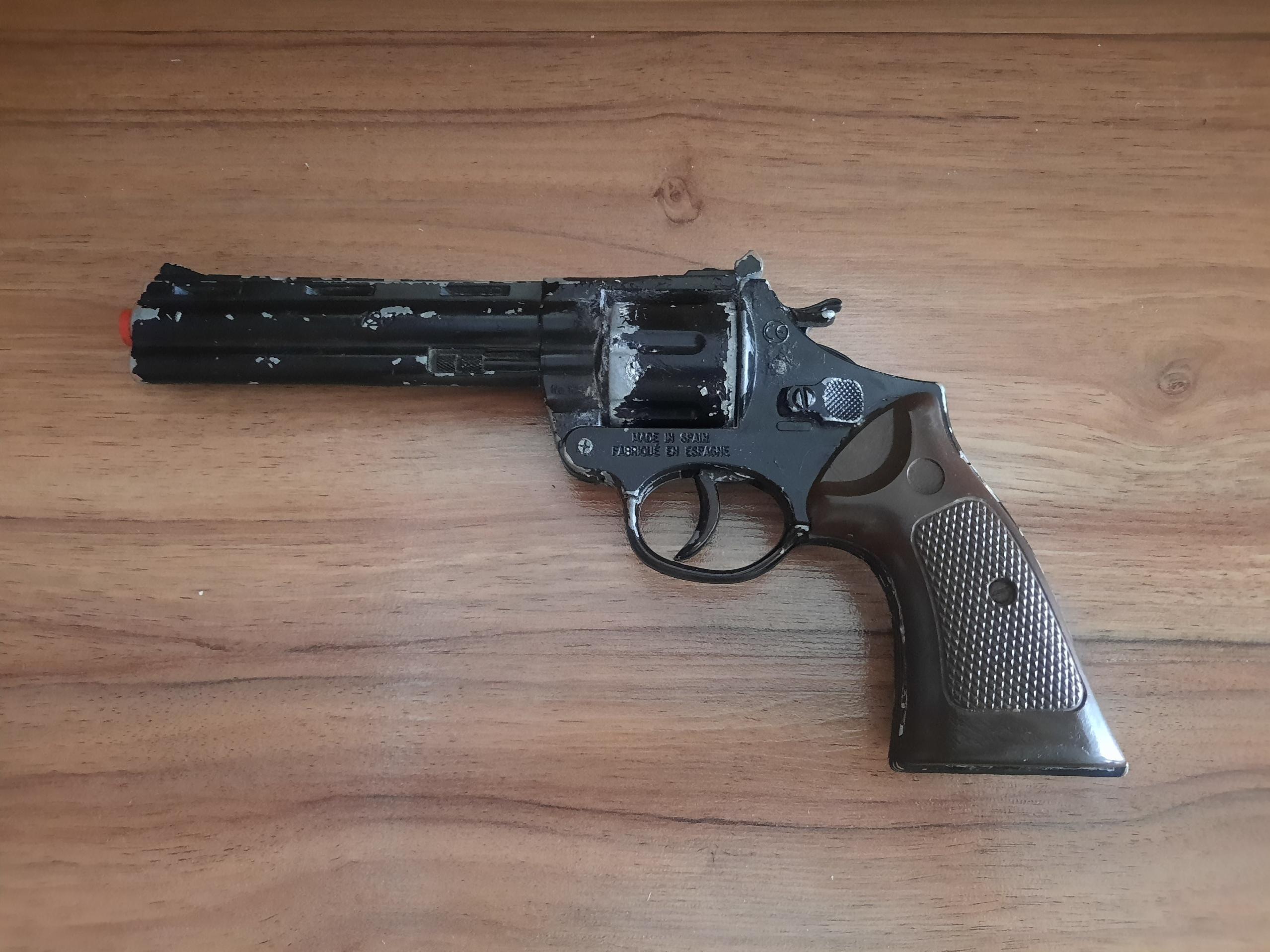 تفنگ فلزی اسپانیایی قدیمی