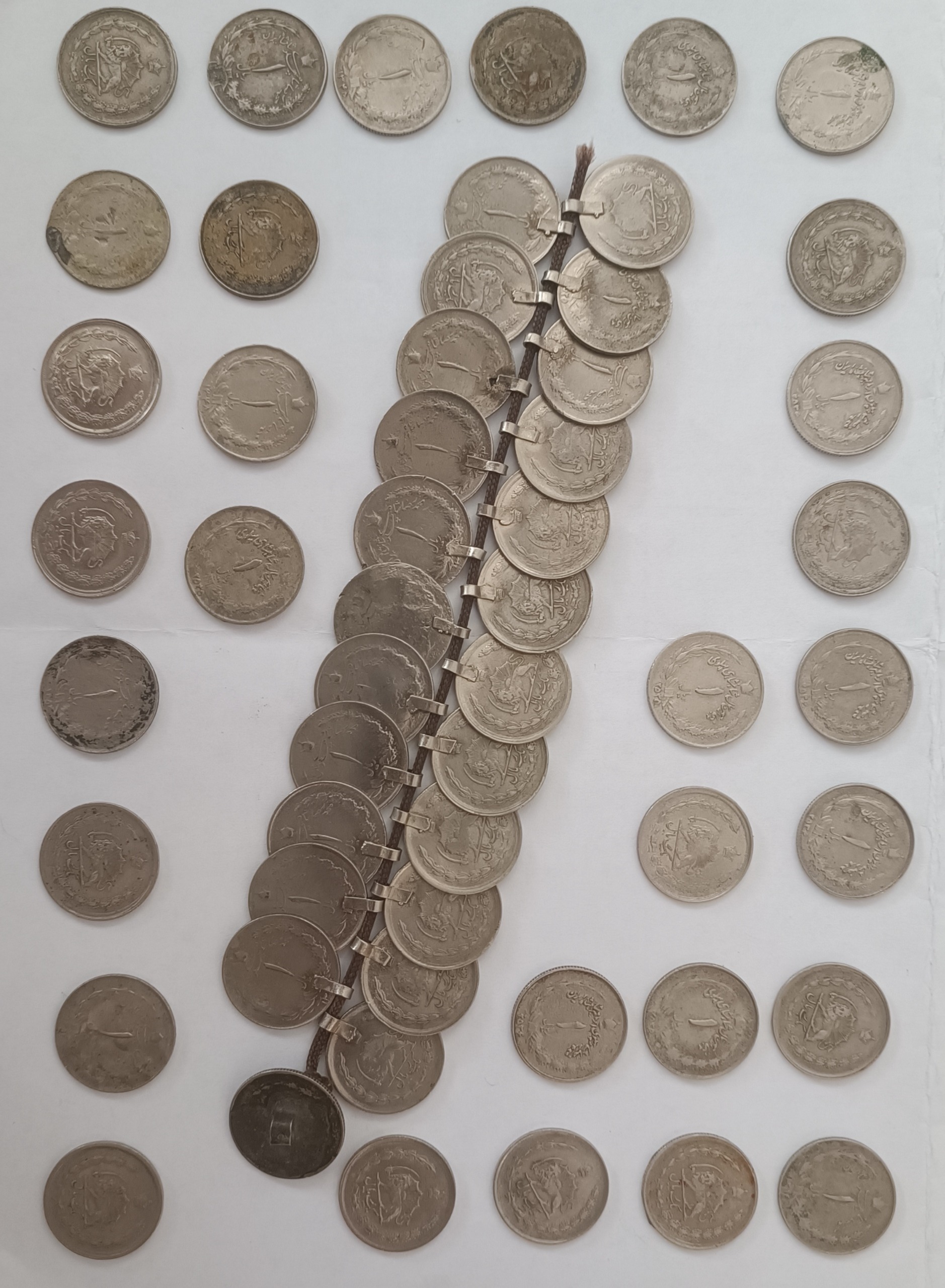 سکه یک ریالی قدیمی (گوشه دار)