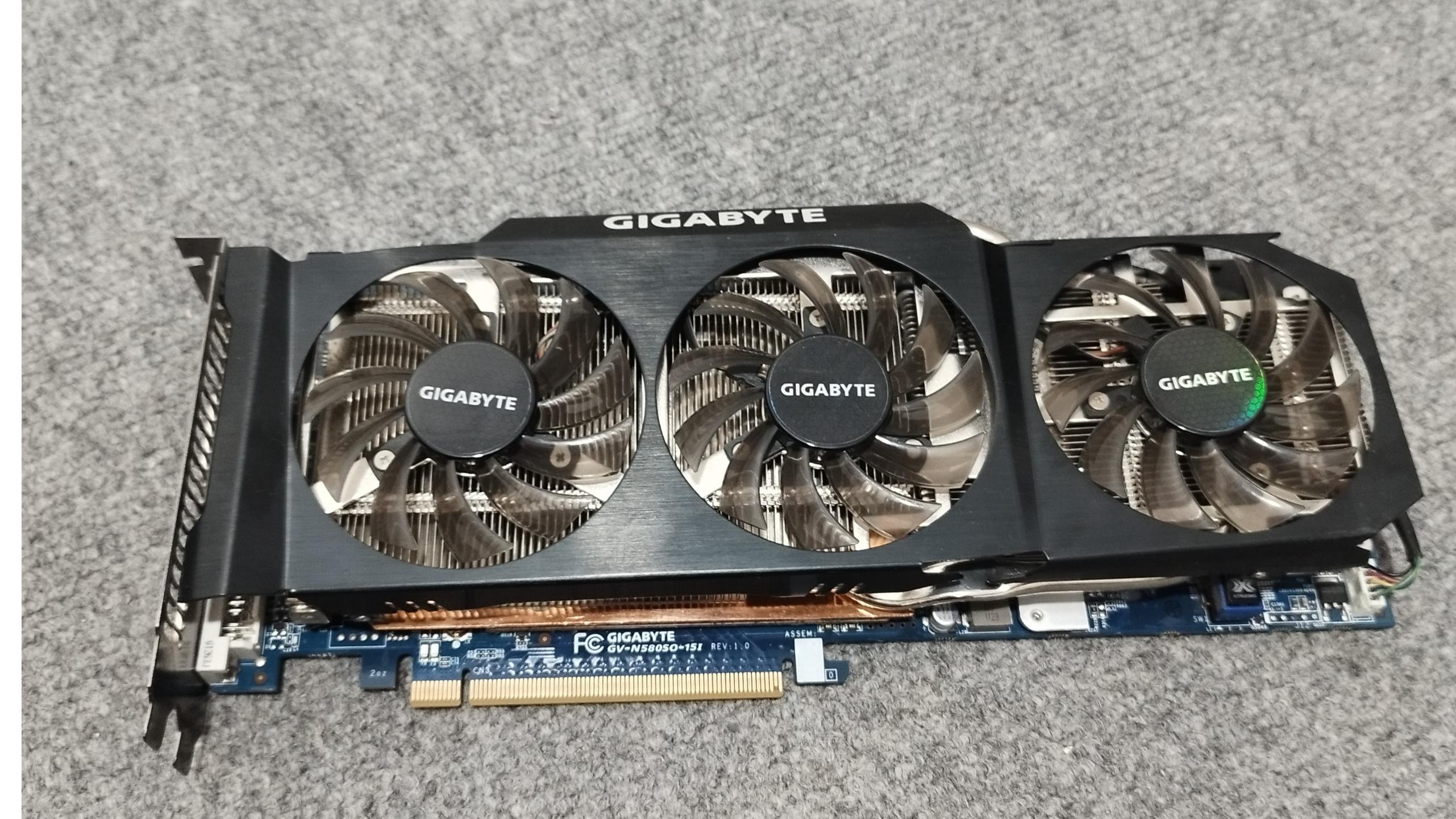 GIGABYTE GTX580 384bit
