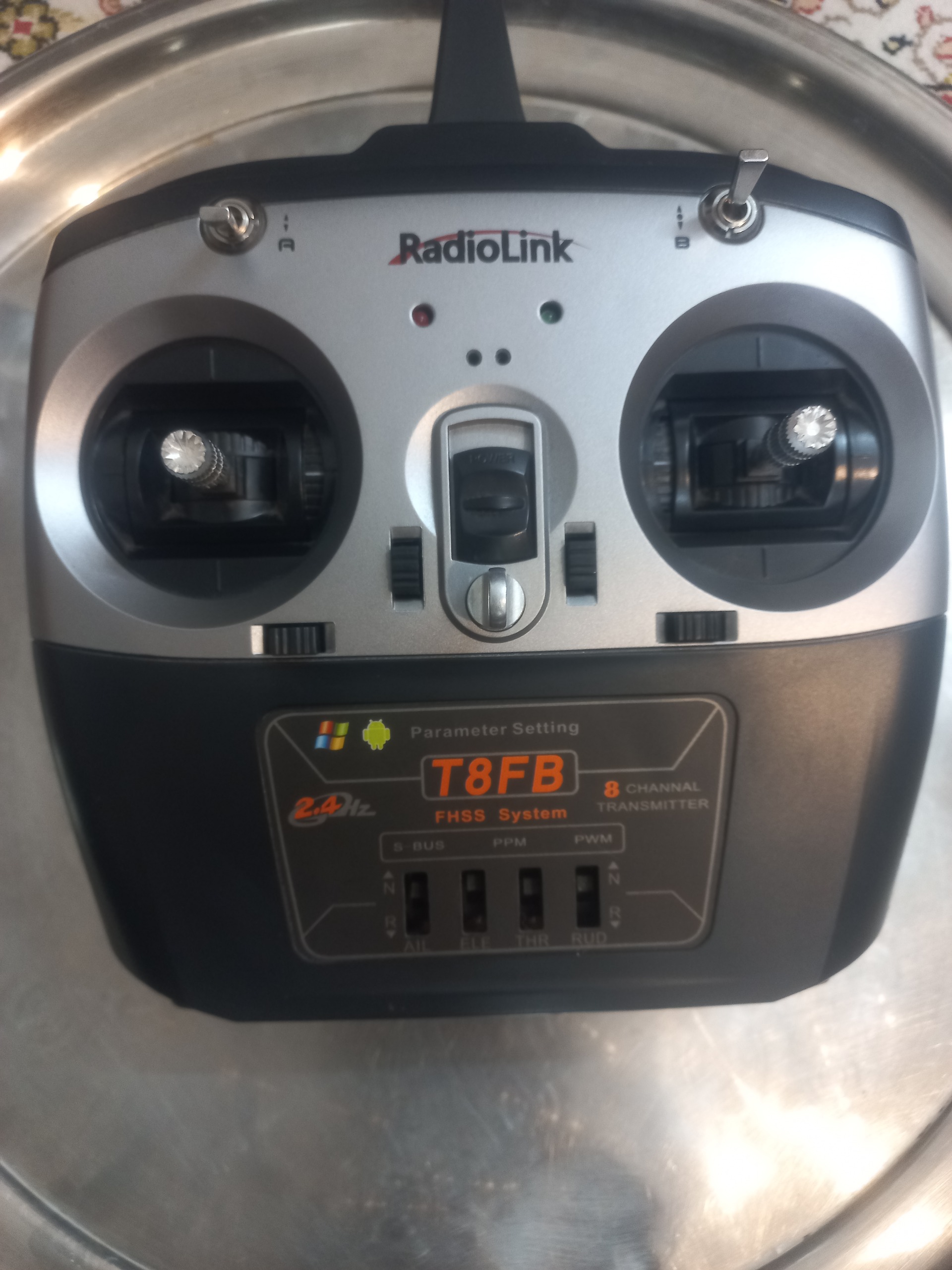 رادیو کنترل 8 کانال