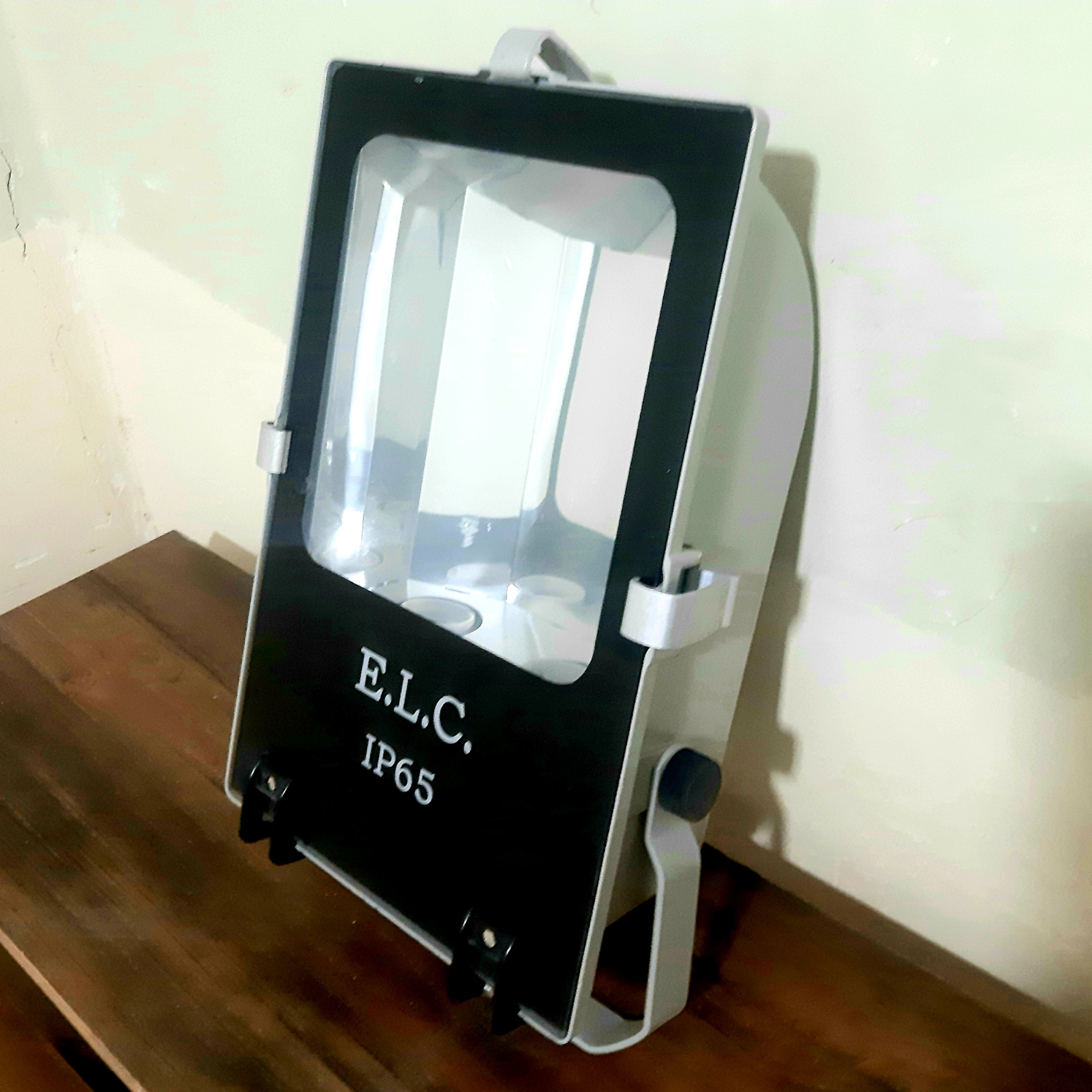 قاب نورافکن ip65 ELC