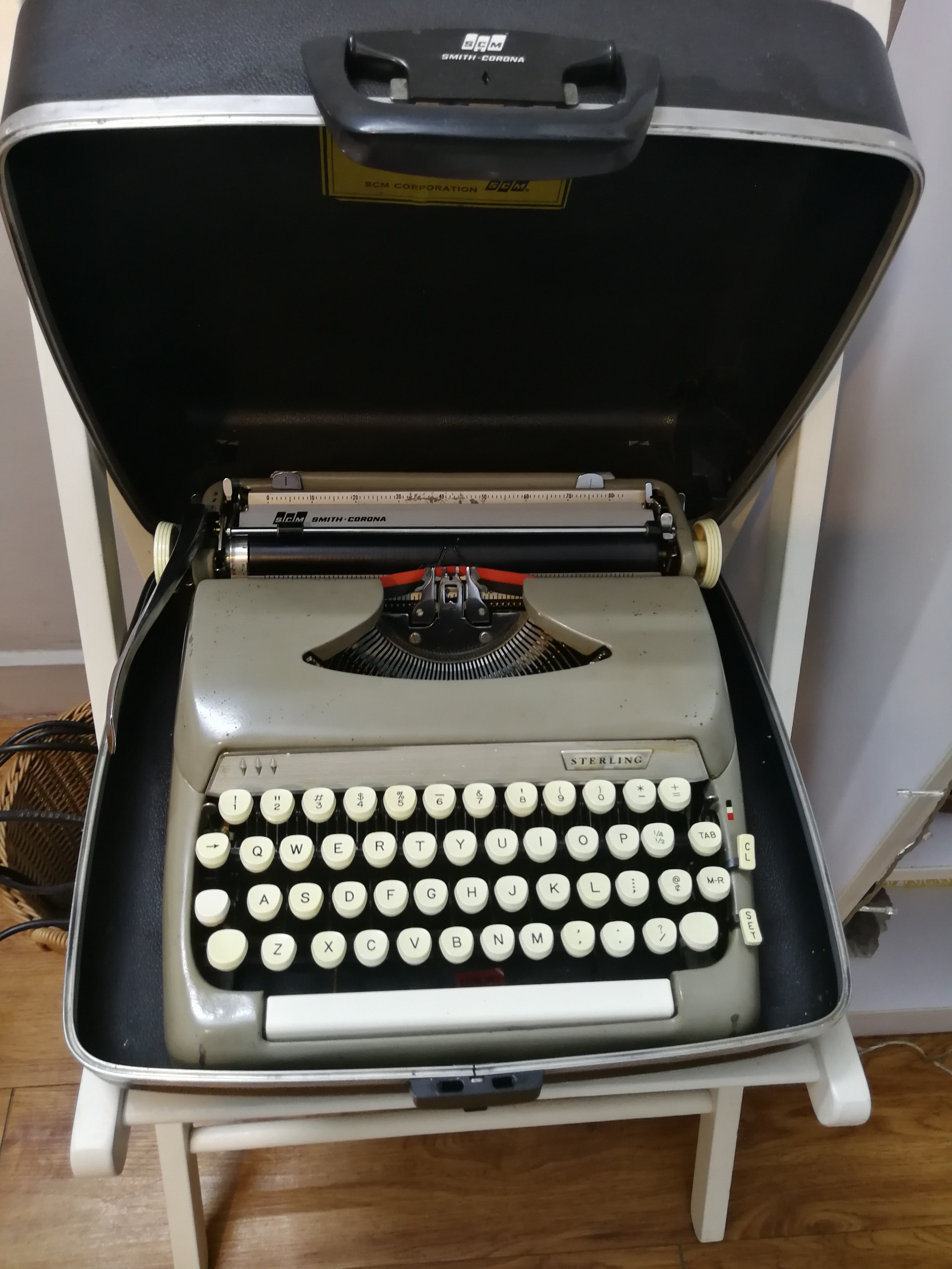 دستگاه تایپ قدیمی