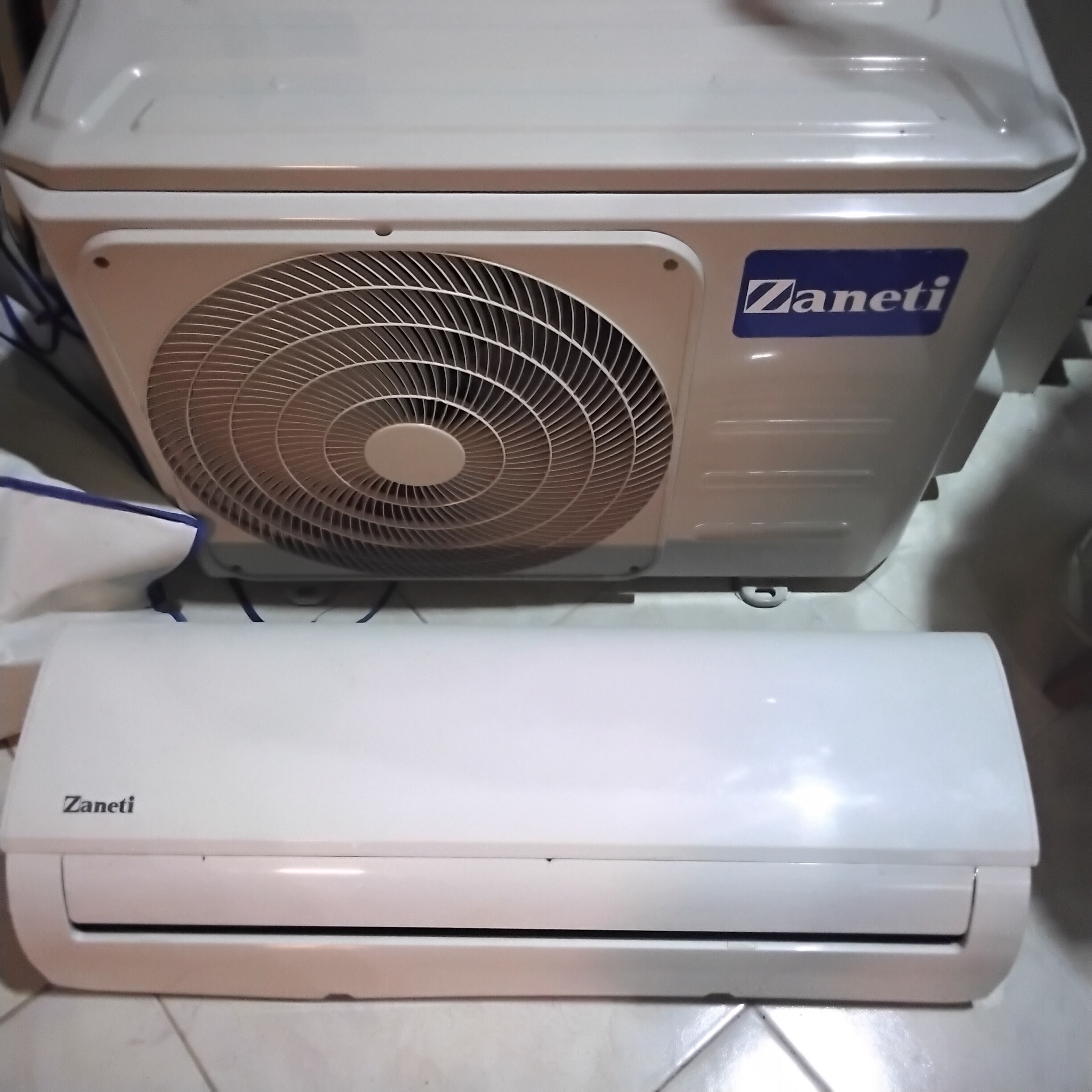 کولر گرم و  سرد 12000 زانتی ایتالیا با پایه