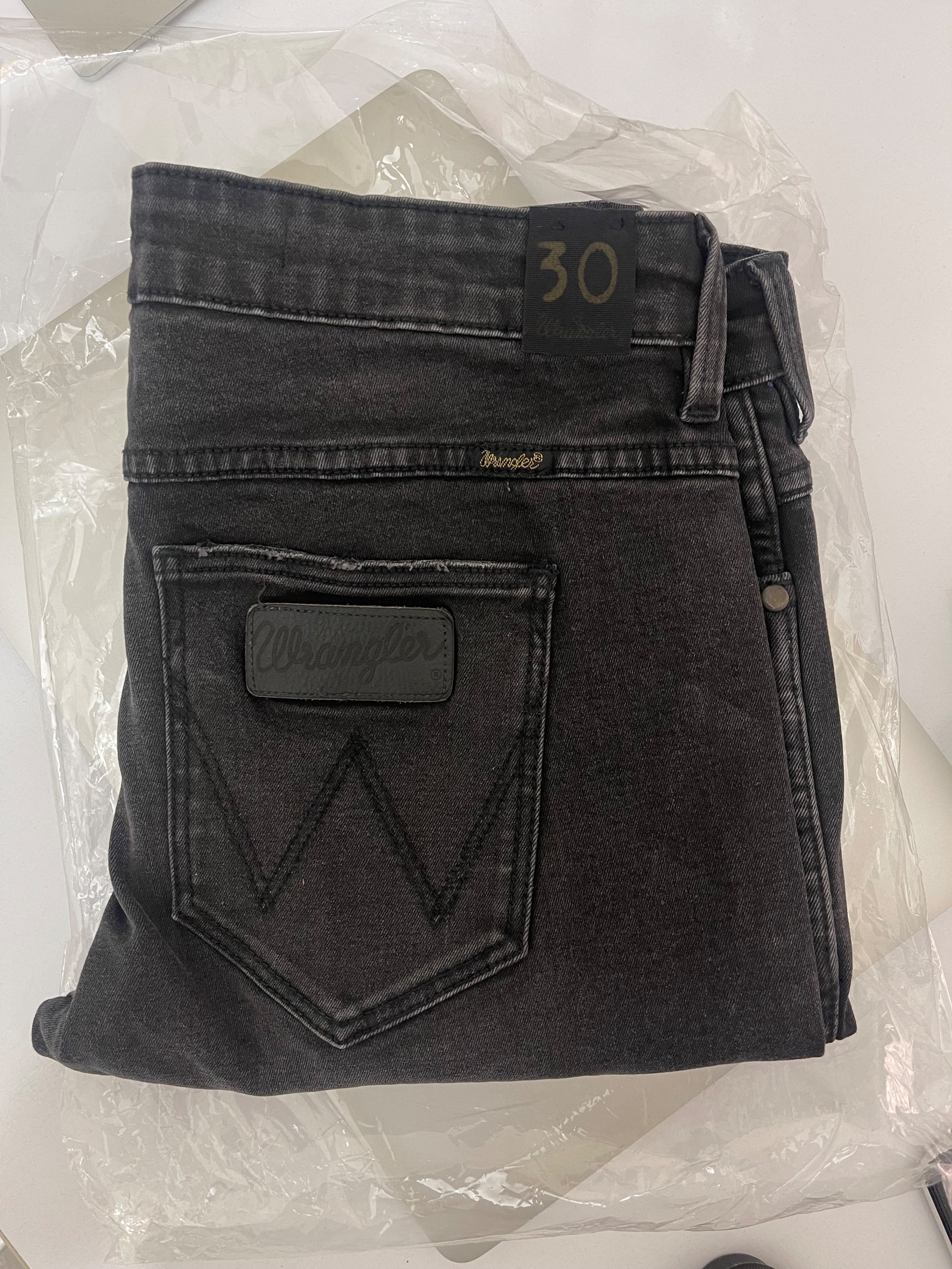 شلوار جین رانگلر امریکا Wrangler اصلی سایز 38-40