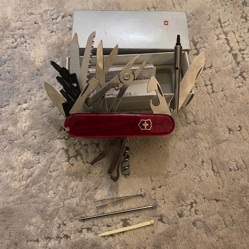 چاقوی ویکتورینوکس اصلی 41 کاره victorinox