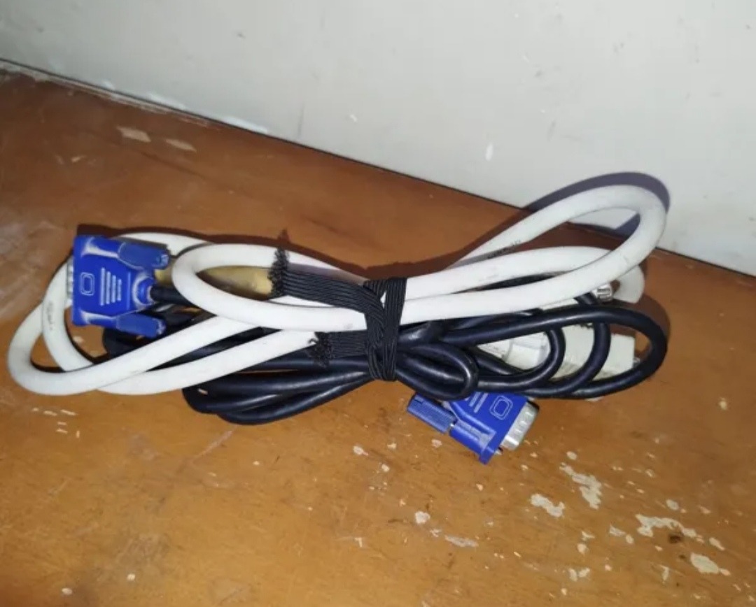 دو عدد کابل مانیتور VGA