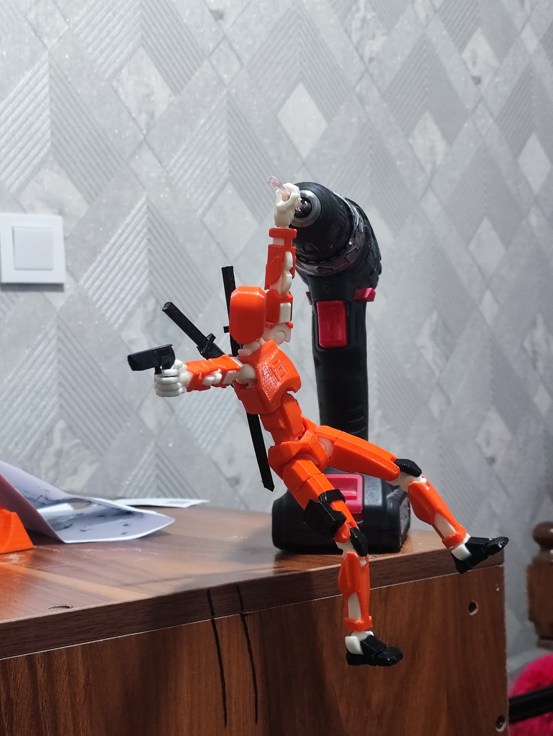 اکشن فیگور مفسلی سایز 20 سانتی همراه سلاح