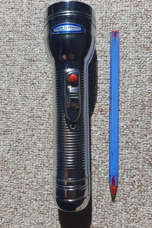 چراغ قوه فلزی