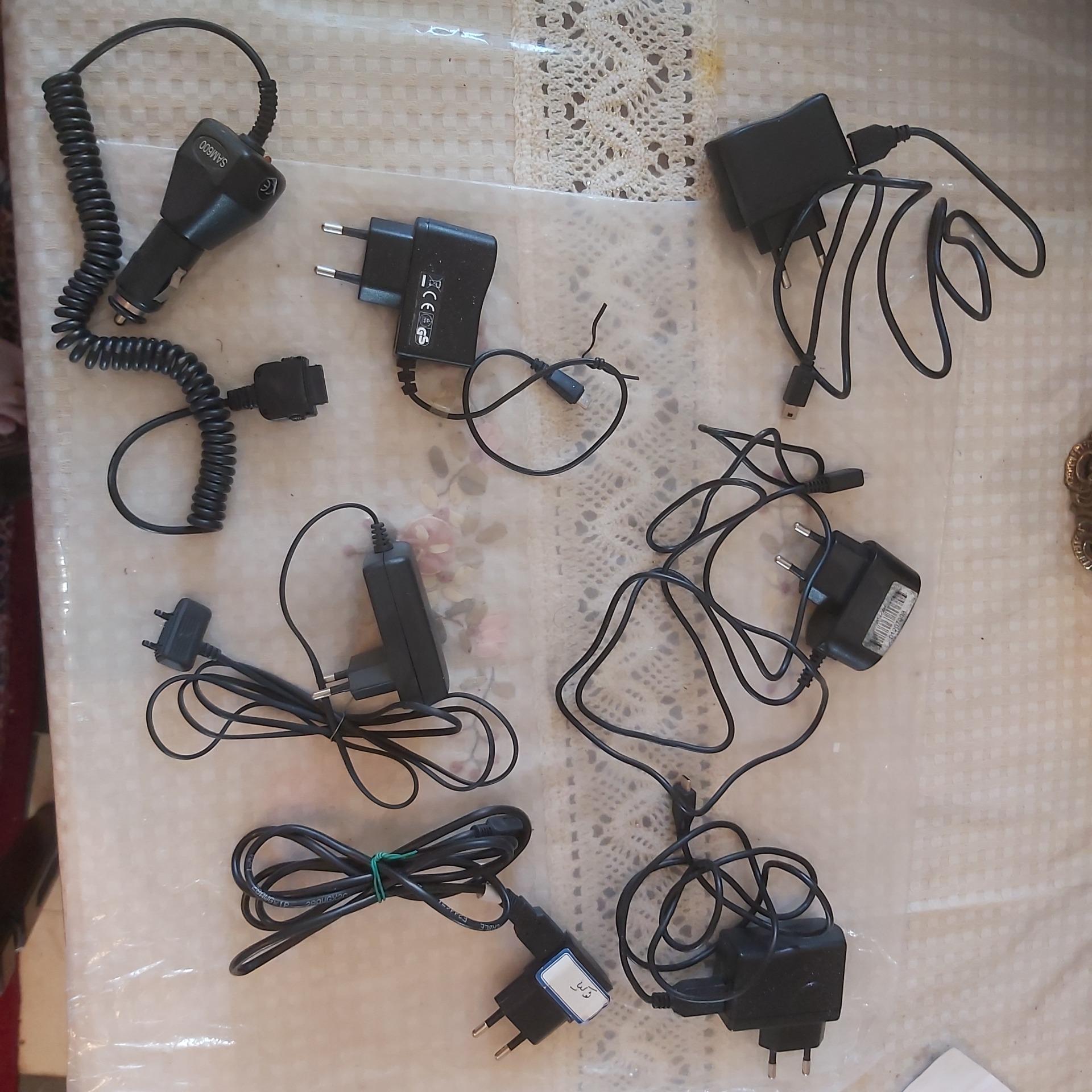 7 عدد شارژر موبایل