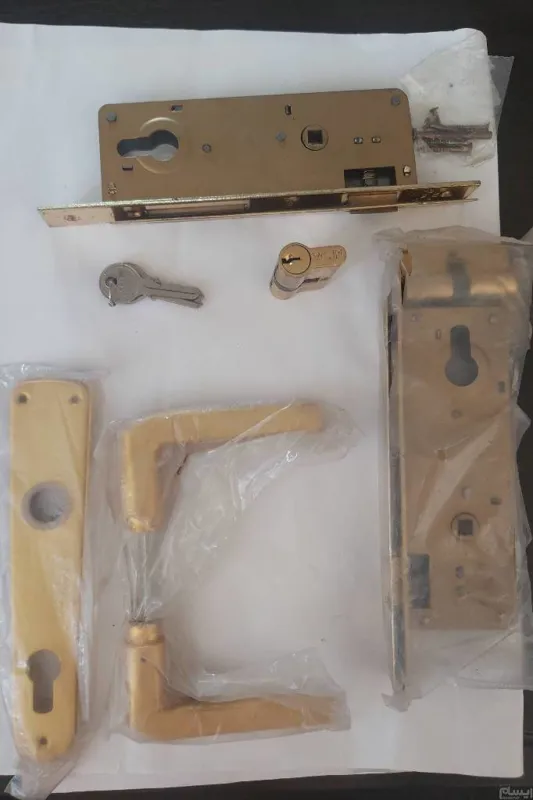 قفل درب با 3 کلیدمغزی برنجی مارک kALE یک سری