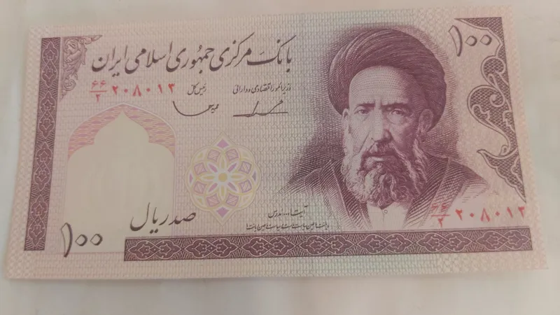اسکناس 100 ریالی جمهوری کاملا نو وبانکی